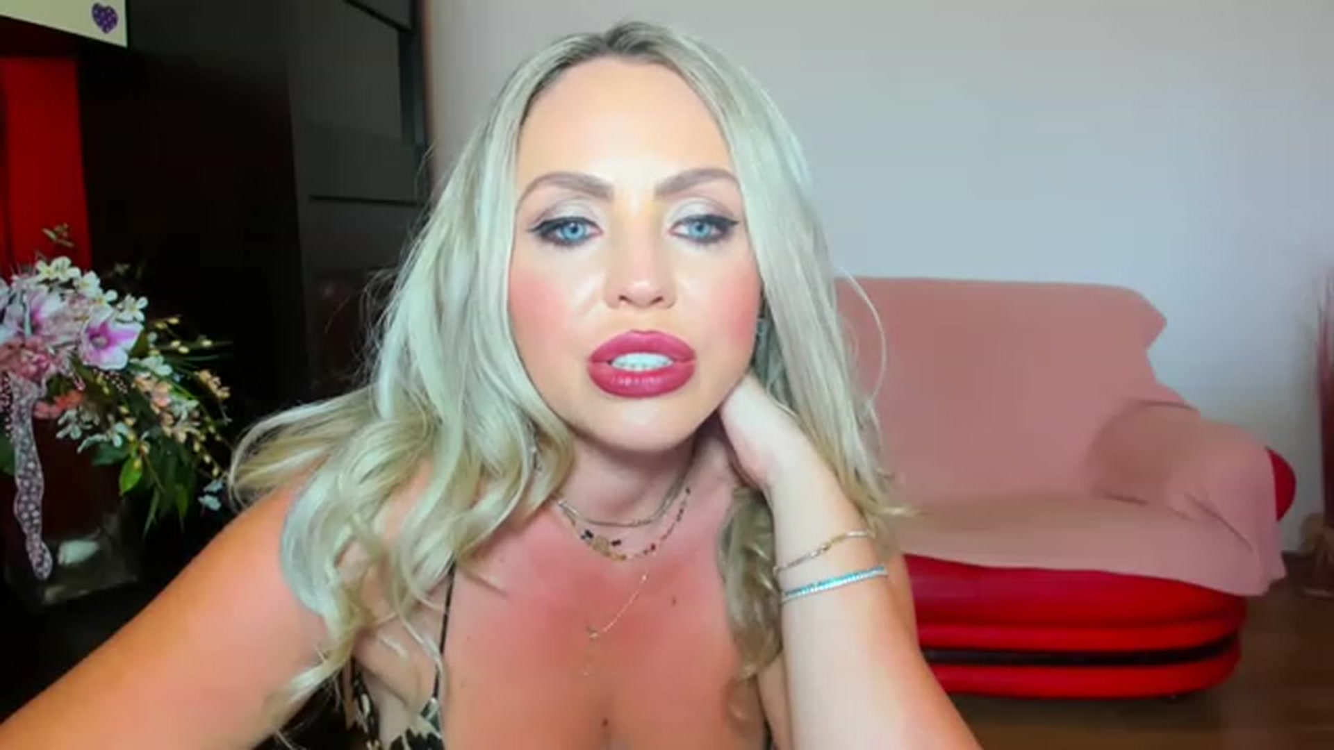Gallery image thumbnail from MISS_JOY99's myfreecams stream on, 06/27/2023, 13:19 image 11 of 20
