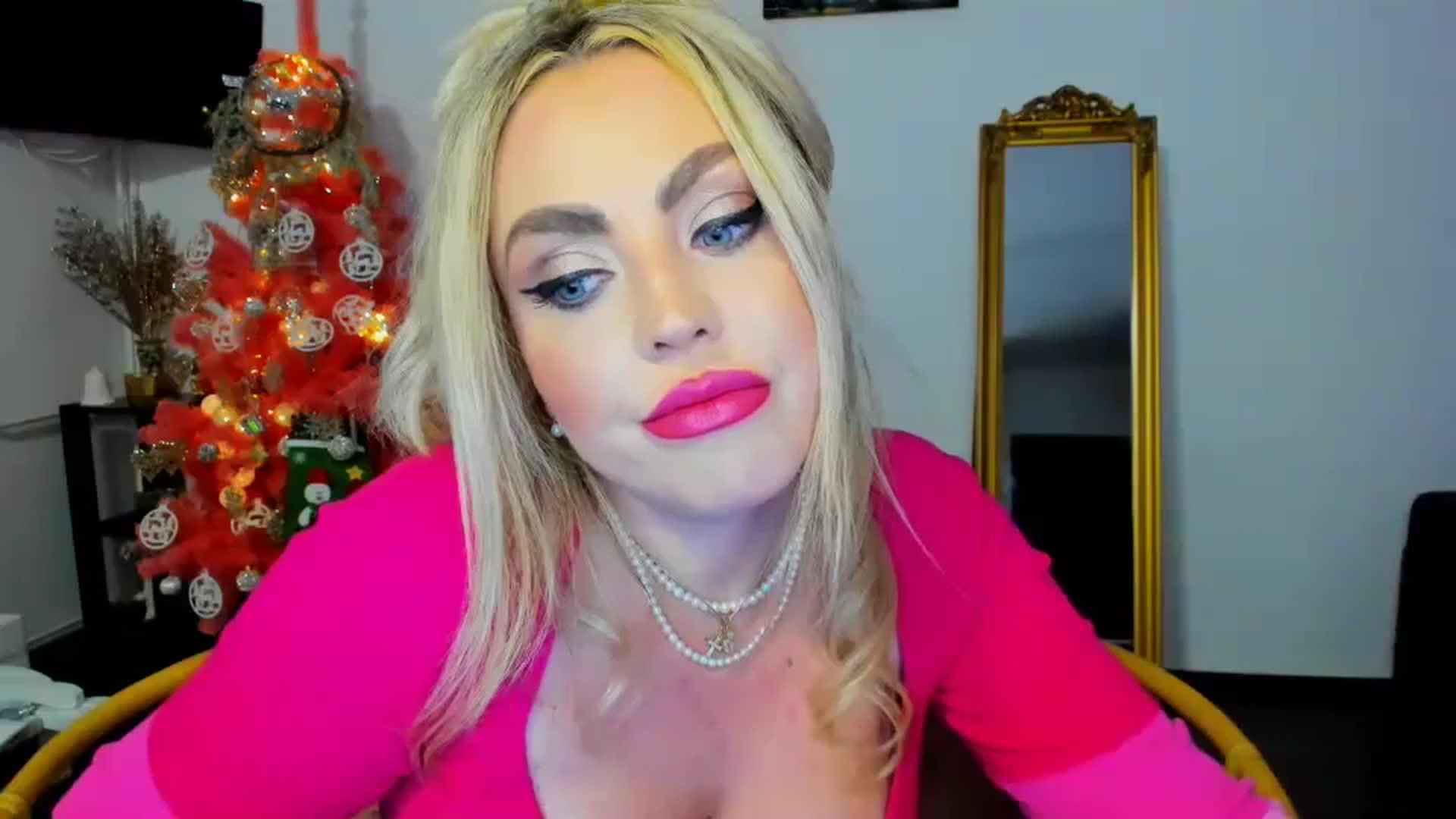 Gallery image thumbnail from MISS_JOY99's myfreecams stream on, 11/18/2023, 18:50 image 7 of 20