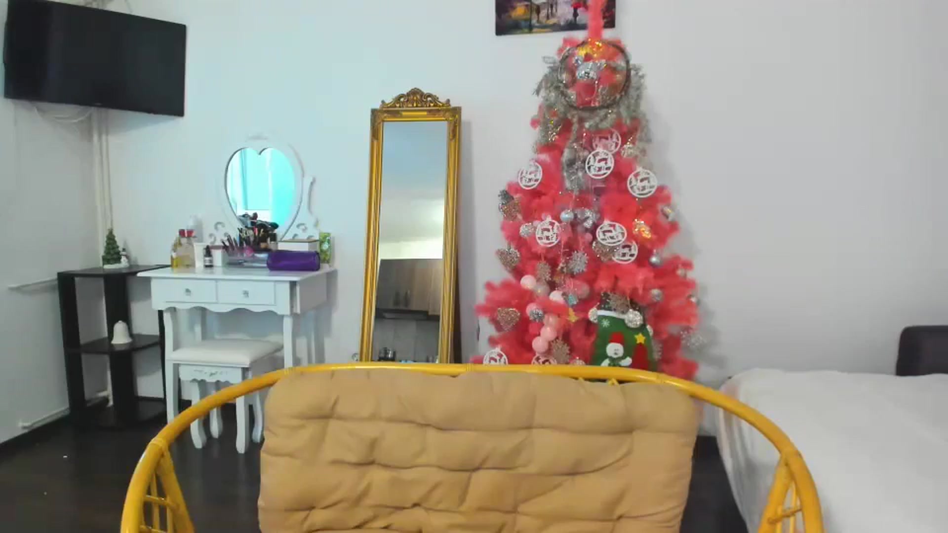 Gallery image thumbnail from MISS_JOY99's myfreecams stream on, 11/27/2023, 12:22 image 10 of 20