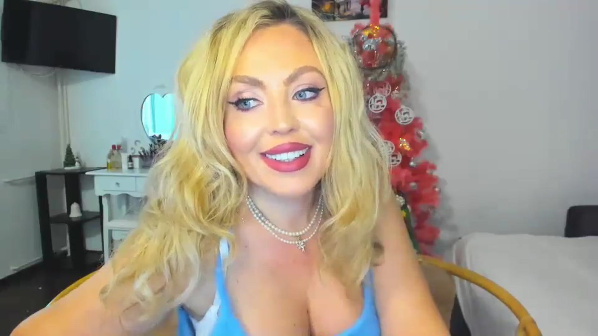 Gallery image thumbnail from MISS_JOY99's myfreecams stream on, 11/27/2023, 12:22 image 8 of 20