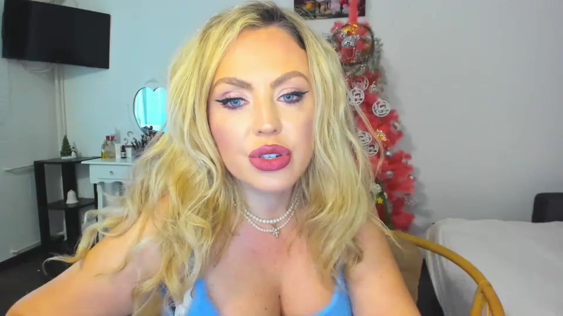Gallery image thumbnail from MISS_JOY99's myfreecams stream on, 11/27/2023, 12:22 image 12 of 20