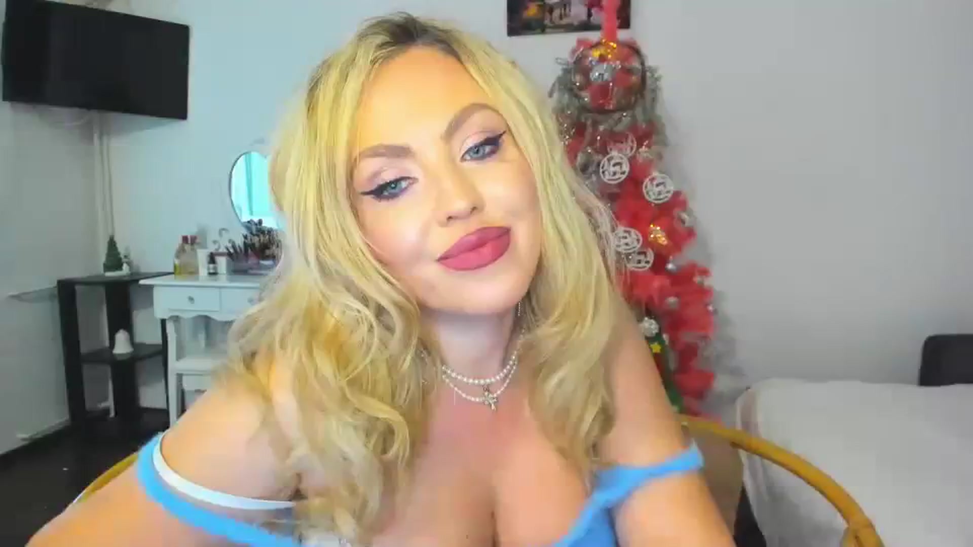 Gallery image thumbnail from MISS_JOY99's myfreecams stream on, 11/27/2023, 12:22 image 1 of 20
