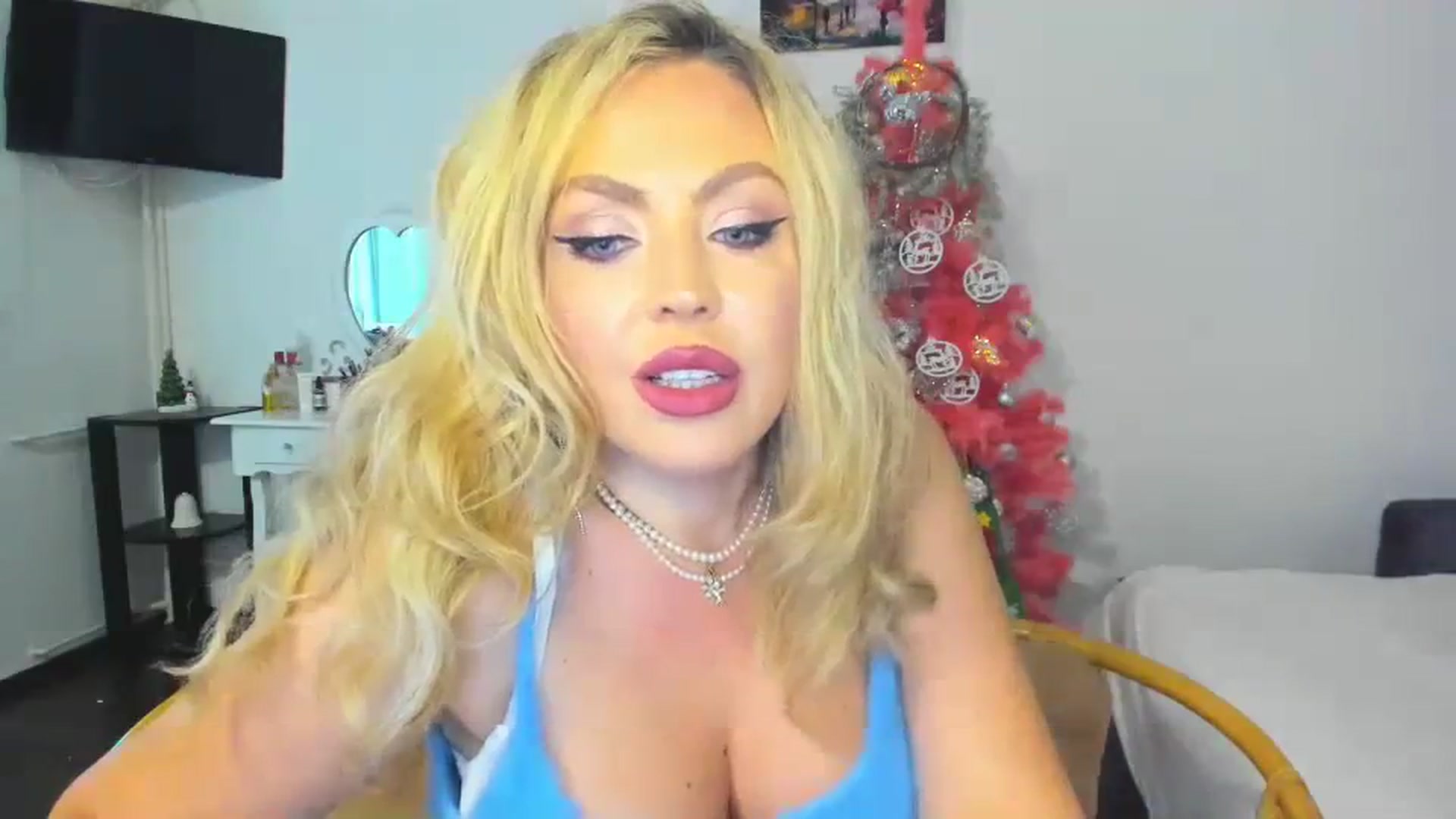 Gallery image thumbnail from MISS_JOY99's myfreecams stream on, 11/27/2023, 12:22 image 7 of 20