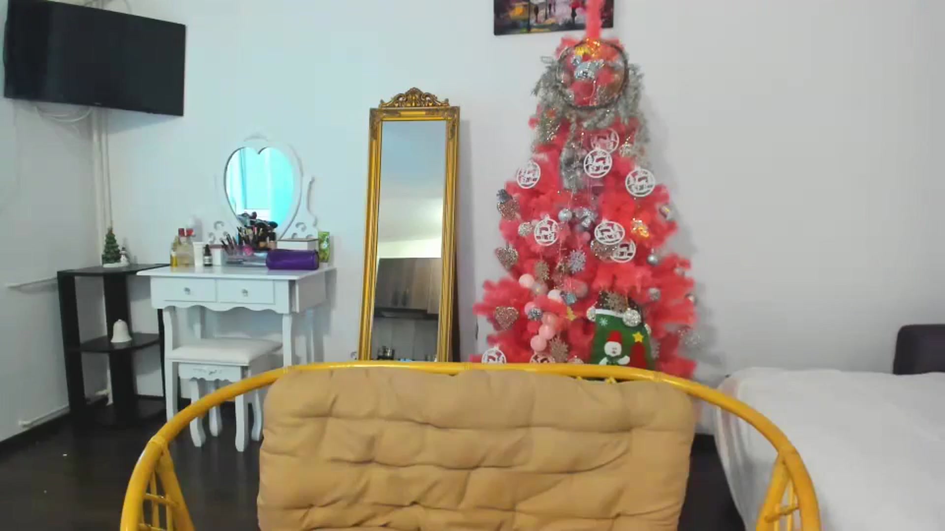 Gallery image thumbnail from MISS_JOY99's myfreecams stream on, 11/27/2023, 12:22 image 11 of 20