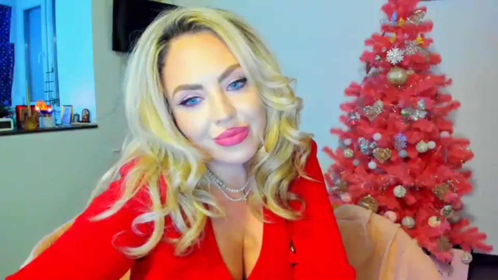 Gallery image thumbnail from MISS_JOY99's myfreecams stream on, 12/25/2023, 17:17 image 10 of 20
