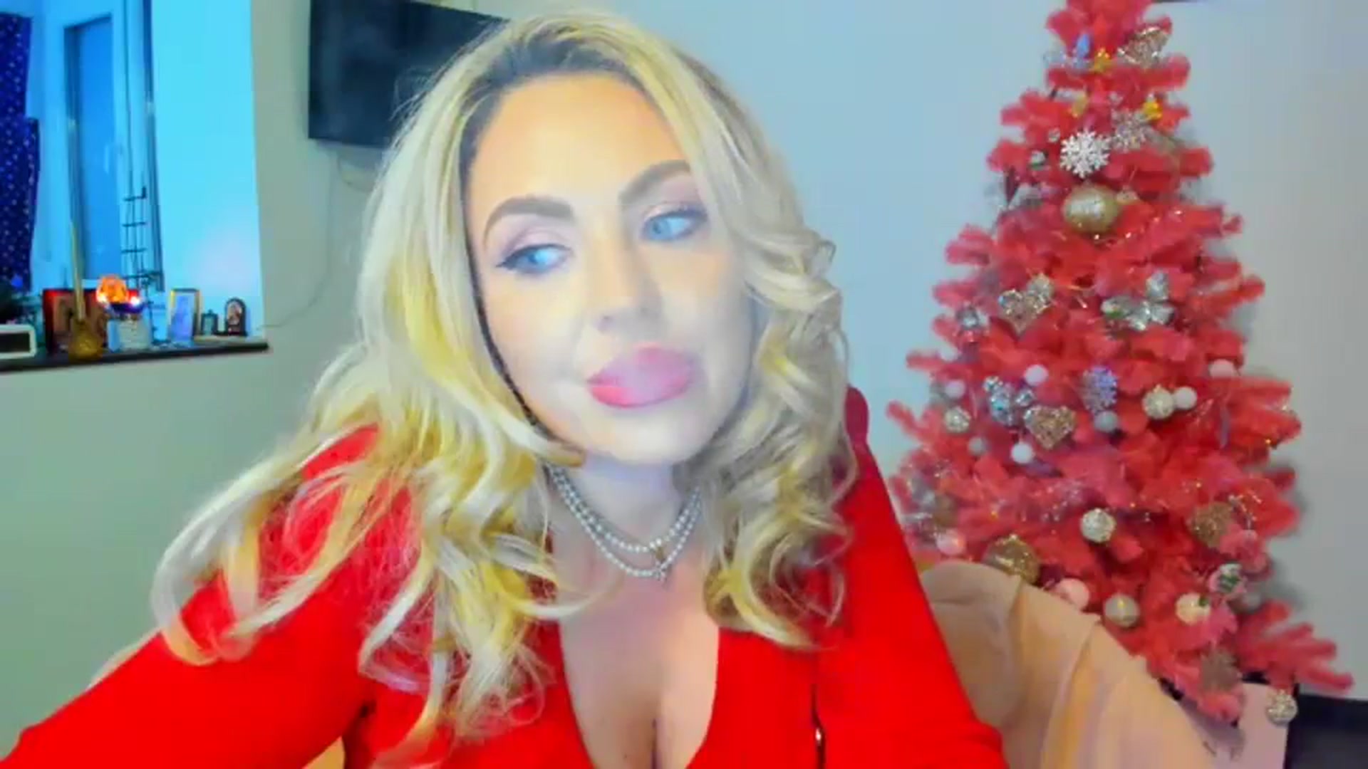 Gallery image thumbnail from MISS_JOY99's myfreecams stream on, 12/25/2023, 17:17 image 13 of 20