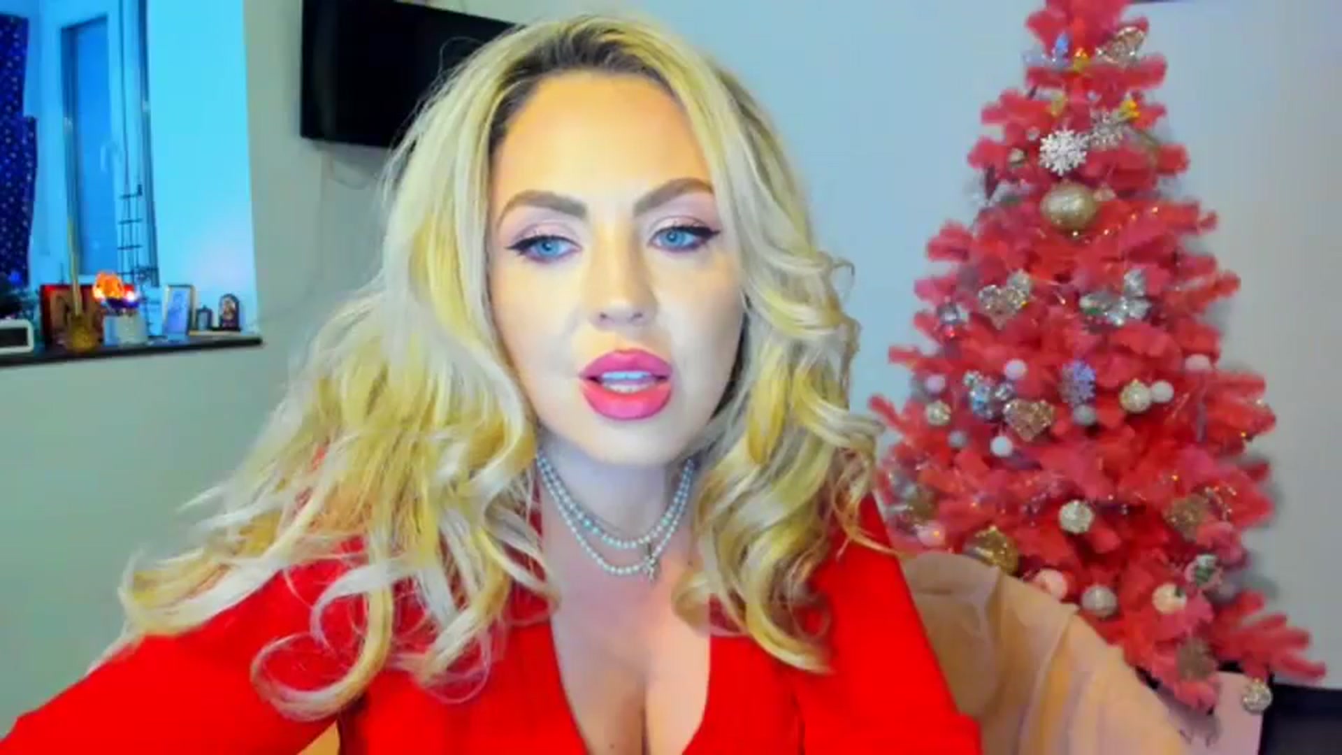 Gallery image thumbnail from MISS_JOY99's myfreecams stream on, 12/25/2023, 17:17 image 9 of 20