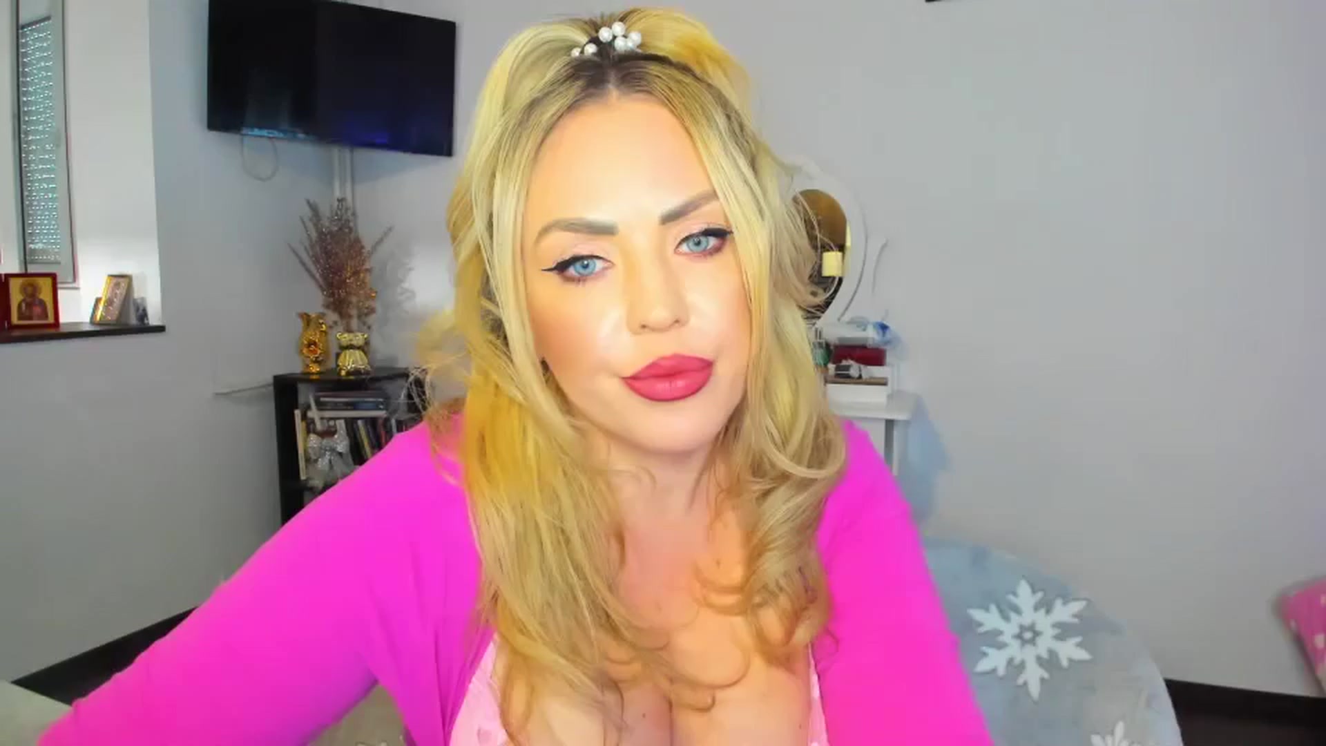 Gallery image thumbnail from MISS_JOY99's myfreecams stream on, 10/13/2024, 11:22 image 1 of 20