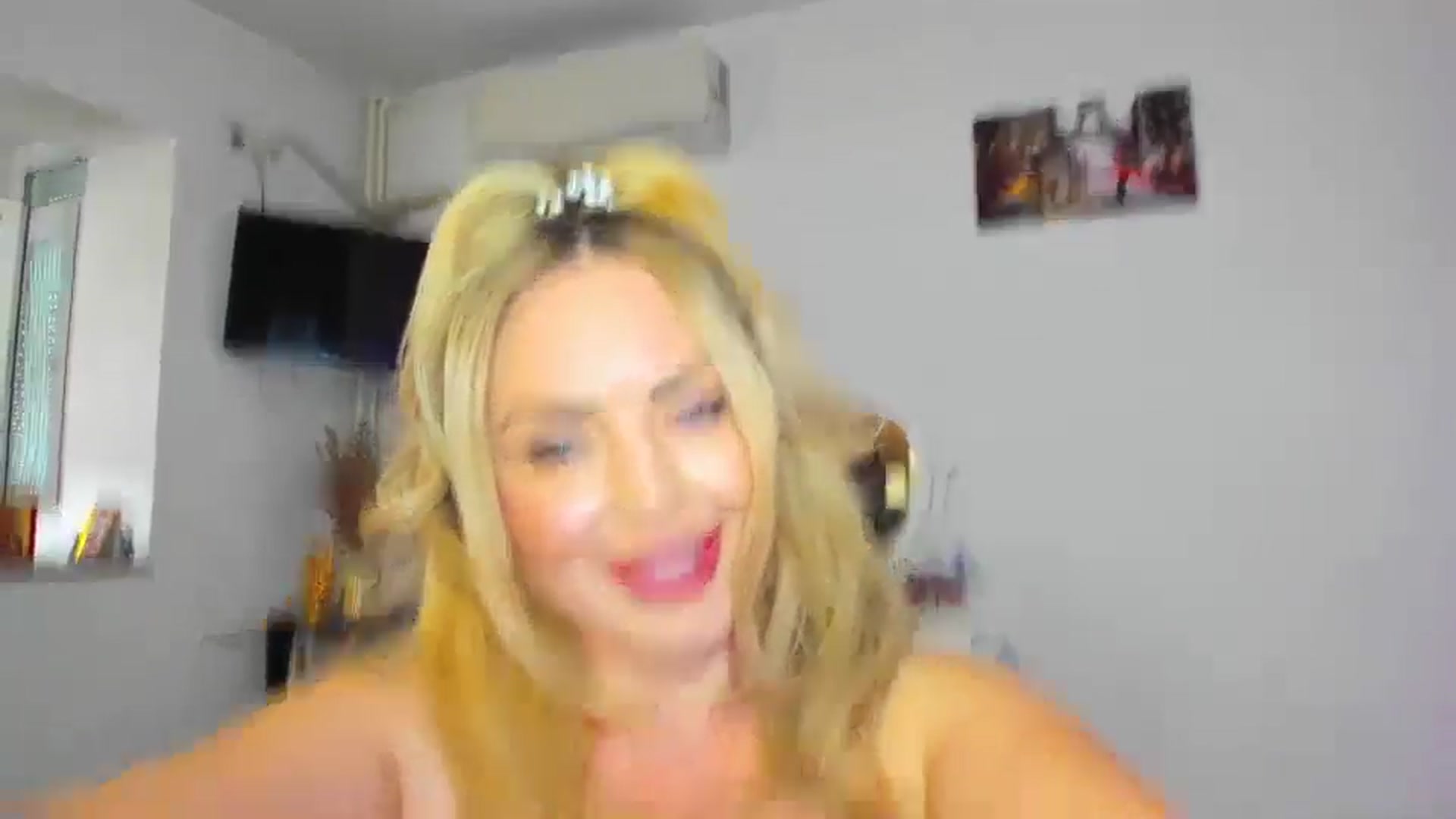 Gallery image thumbnail from MISS_JOY99's myfreecams stream on, 10/13/2024, 11:22 image 18 of 20