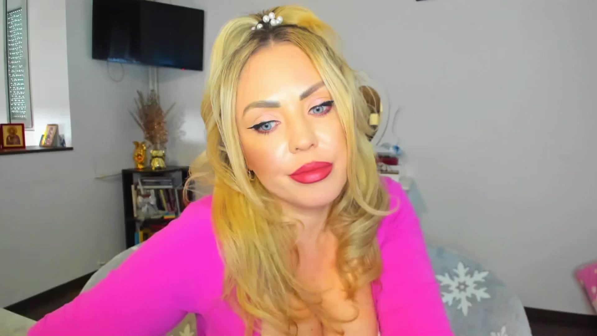 Gallery image thumbnail from MISS_JOY99's myfreecams stream on, 10/13/2024, 11:22 image 7 of 20