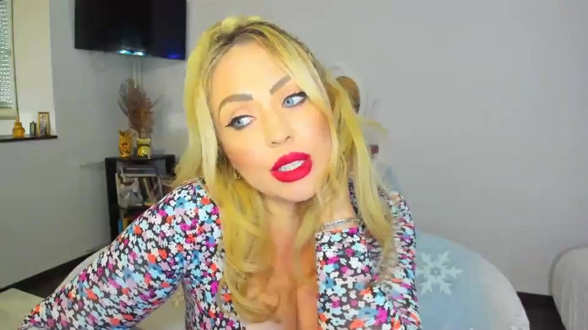 Gallery image thumbnail from MISS_JOY99's myfreecams stream on, 10/21/2024, 12:55 image 9 of 20