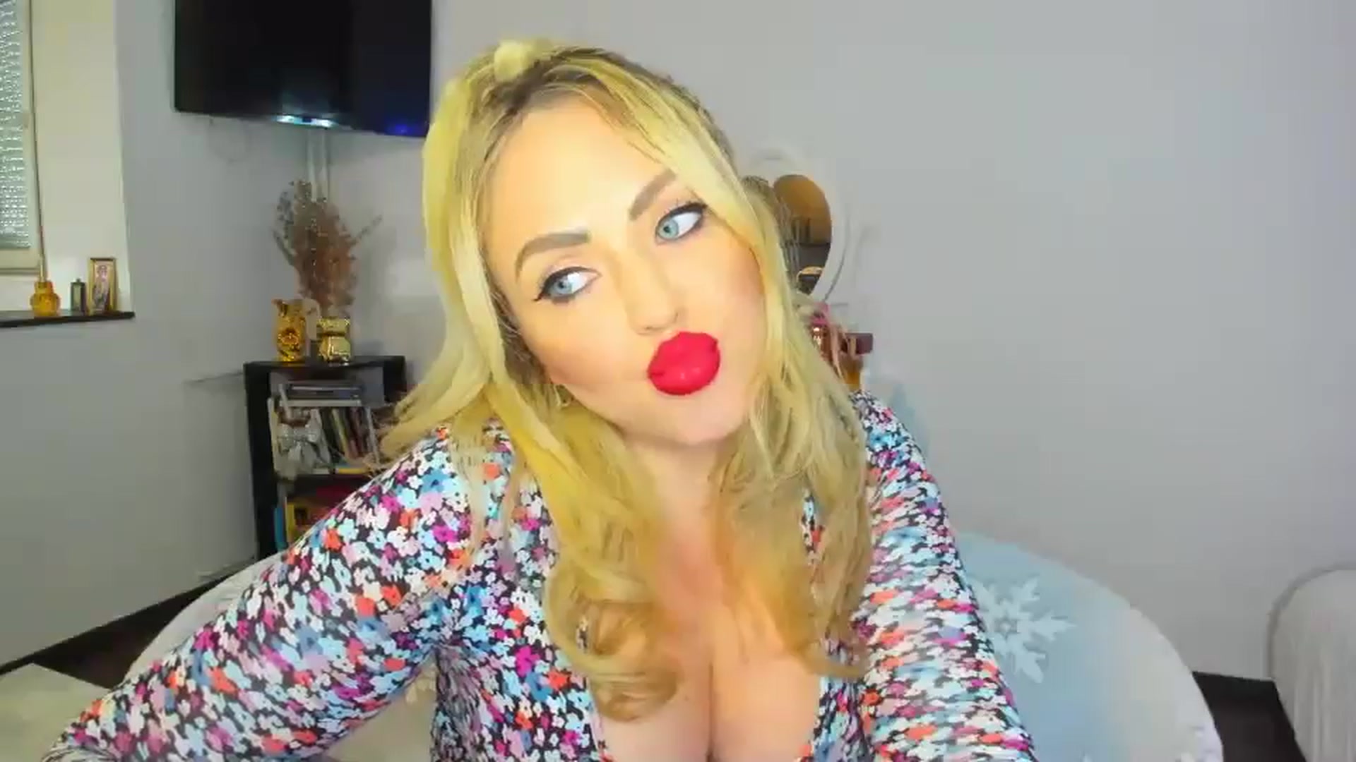 Gallery image thumbnail from MISS_JOY99's myfreecams stream on, 10/21/2024, 12:55 image 6 of 20