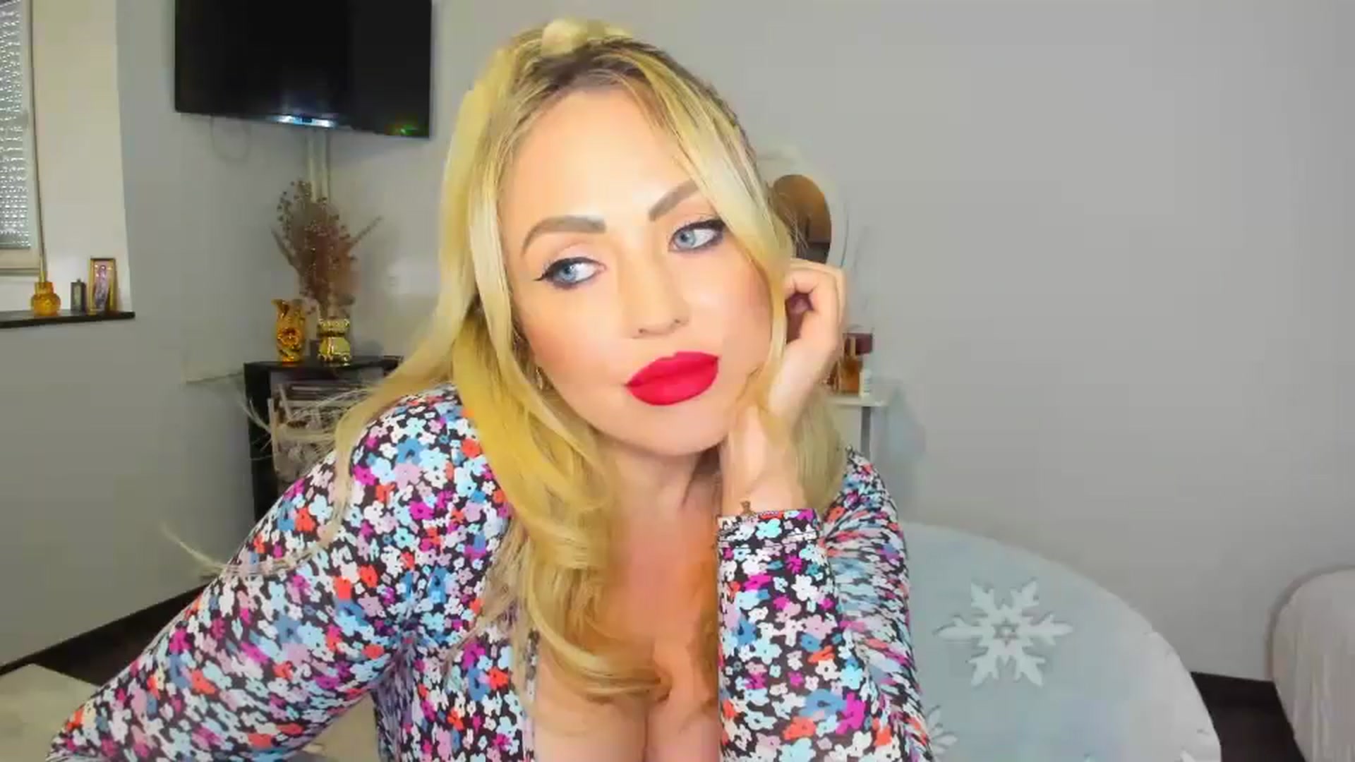 Gallery image thumbnail from MISS_JOY99's myfreecams stream on, 10/21/2024, 12:55 image 14 of 20
