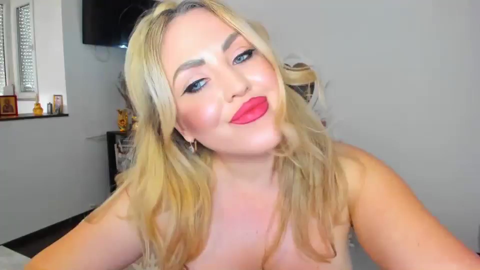 Gallery image thumbnail from MISS_JOY99's myfreecams stream on, 10/25/2024, 12:45 image 20 of 20