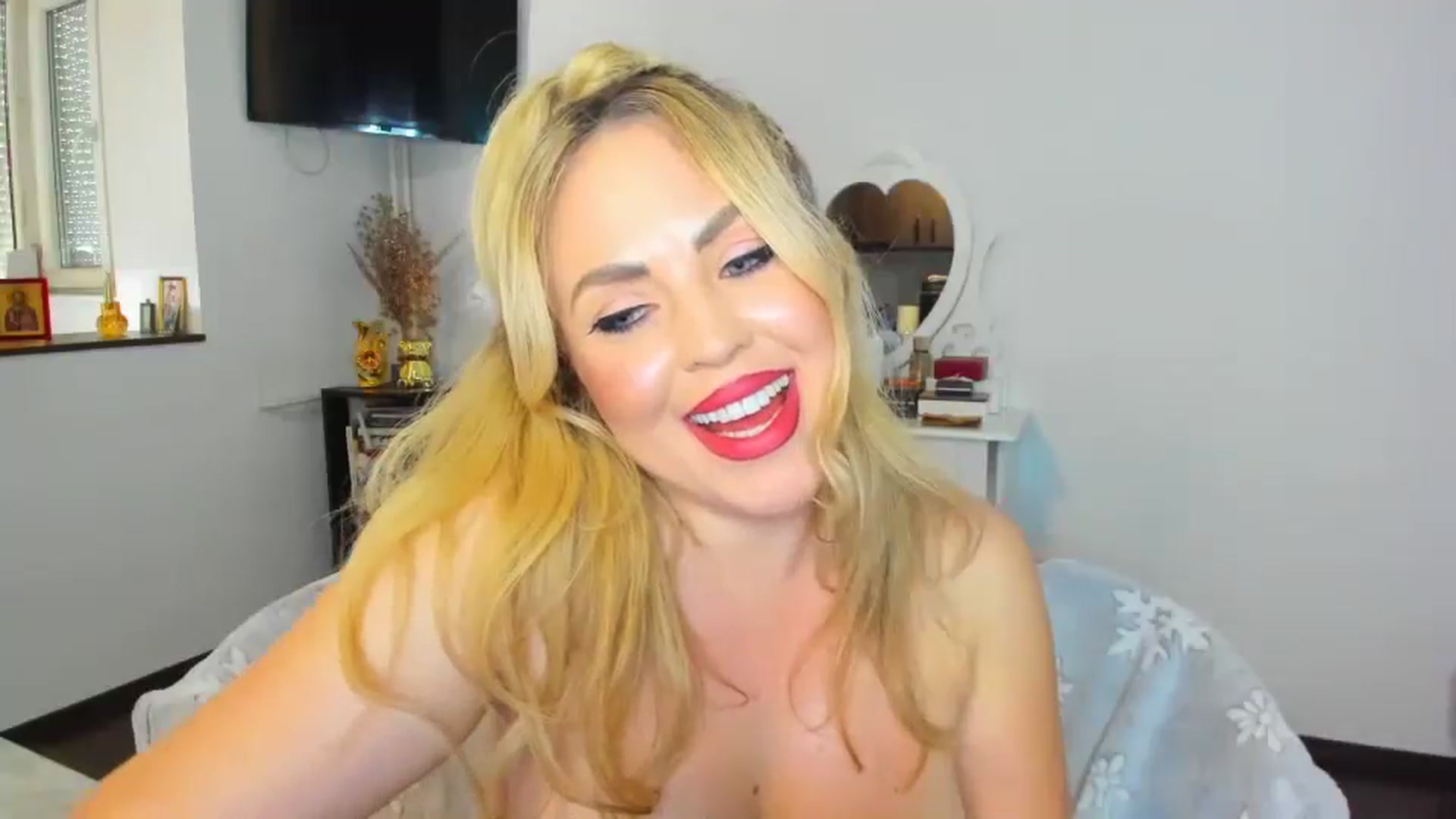 Gallery image thumbnail from MISS_JOY99's myfreecams stream on, 10/25/2024, 12:45 image 16 of 20