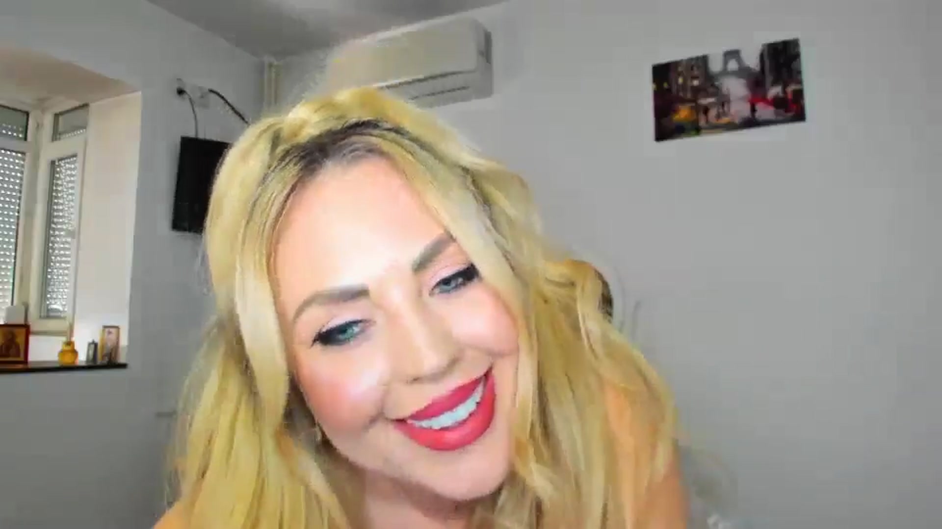 Gallery image thumbnail from MISS_JOY99's myfreecams stream on, 10/25/2024, 12:45 image 18 of 20