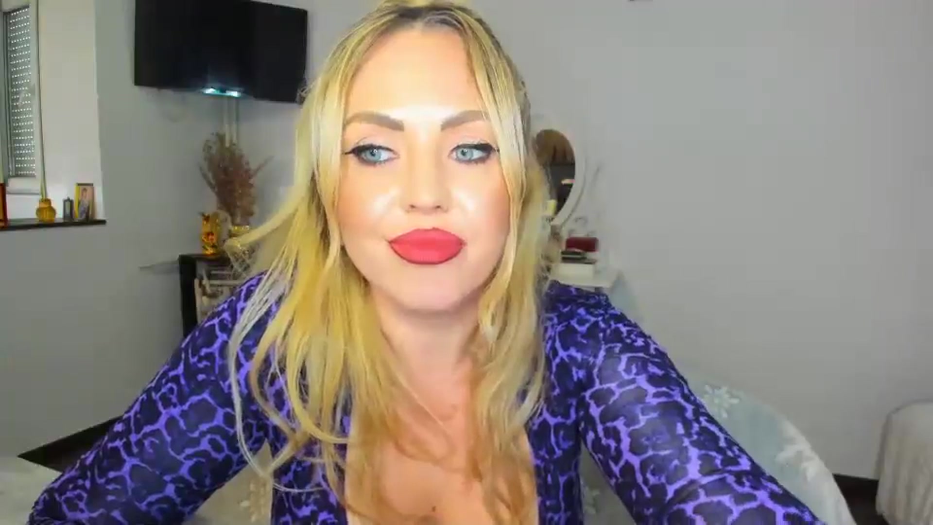 Gallery image thumbnail from MISS_JOY99's myfreecams stream on, 10/27/2024, 11:04 image 18 of 20