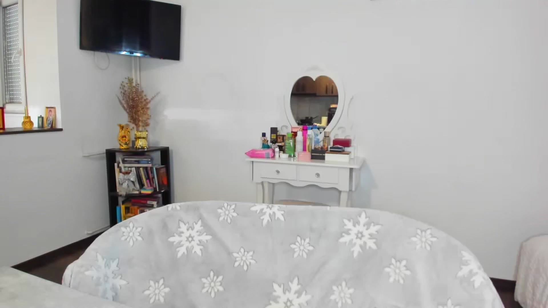 Gallery image thumbnail from MISS_JOY99's myfreecams stream on, 10/27/2024, 11:37 image 10 of 20