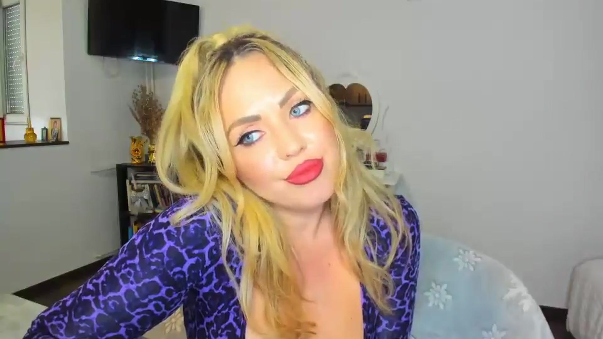 Gallery image thumbnail from MISS_JOY99's myfreecams stream on, 10/27/2024, 11:37 image 6 of 20