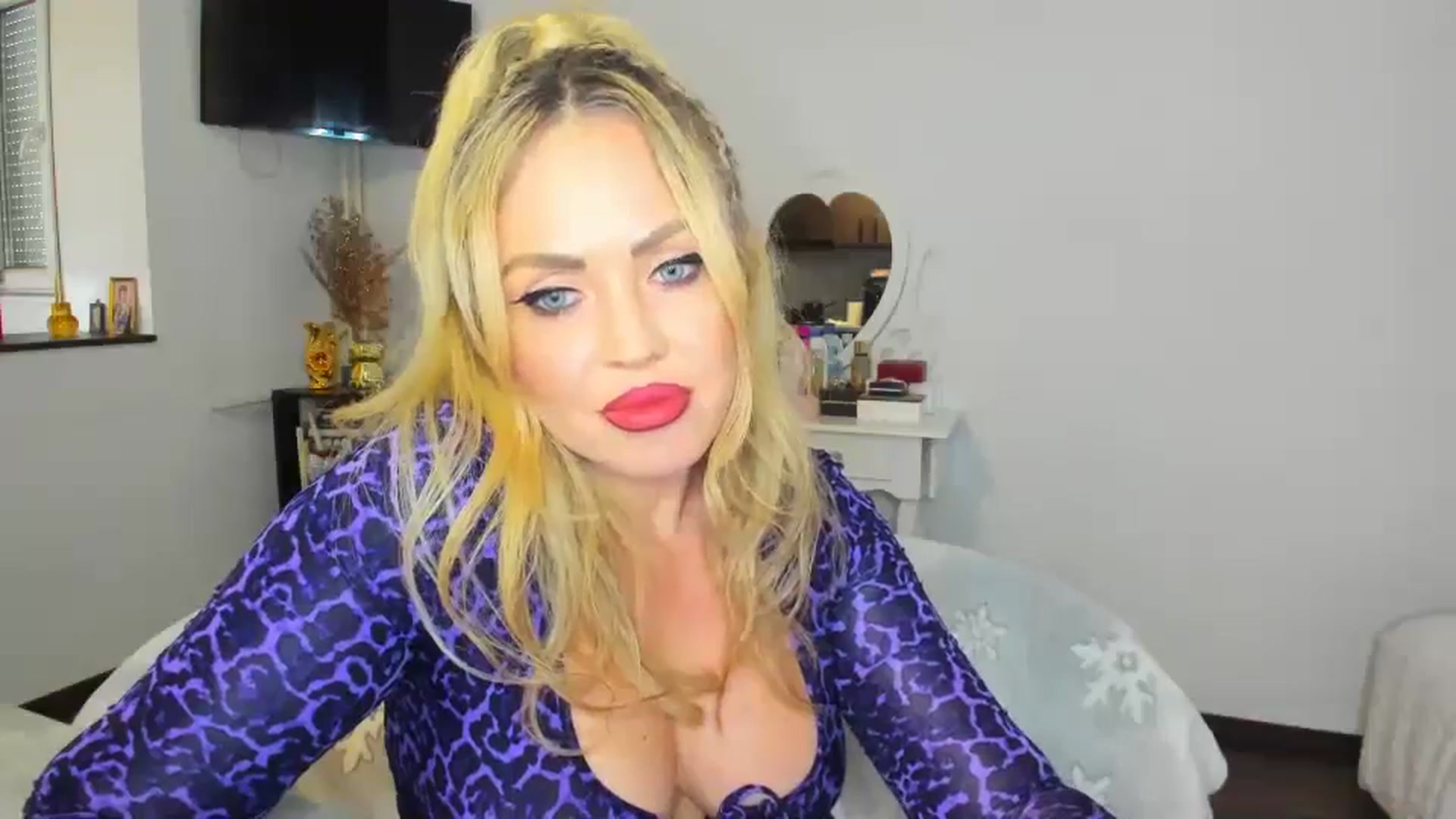 Gallery image thumbnail from MISS_JOY99's myfreecams stream on, 10/27/2024, 11:49 image 8 of 20