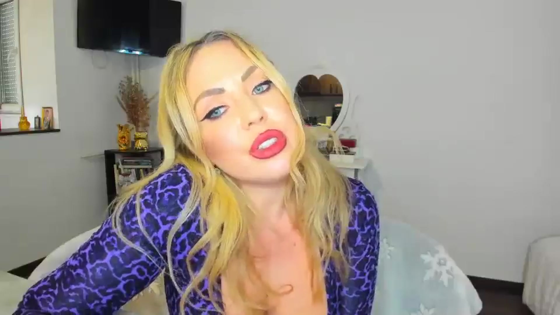 Gallery image thumbnail from MISS_JOY99's myfreecams stream on, 10/27/2024, 12:08 image 12 of 20