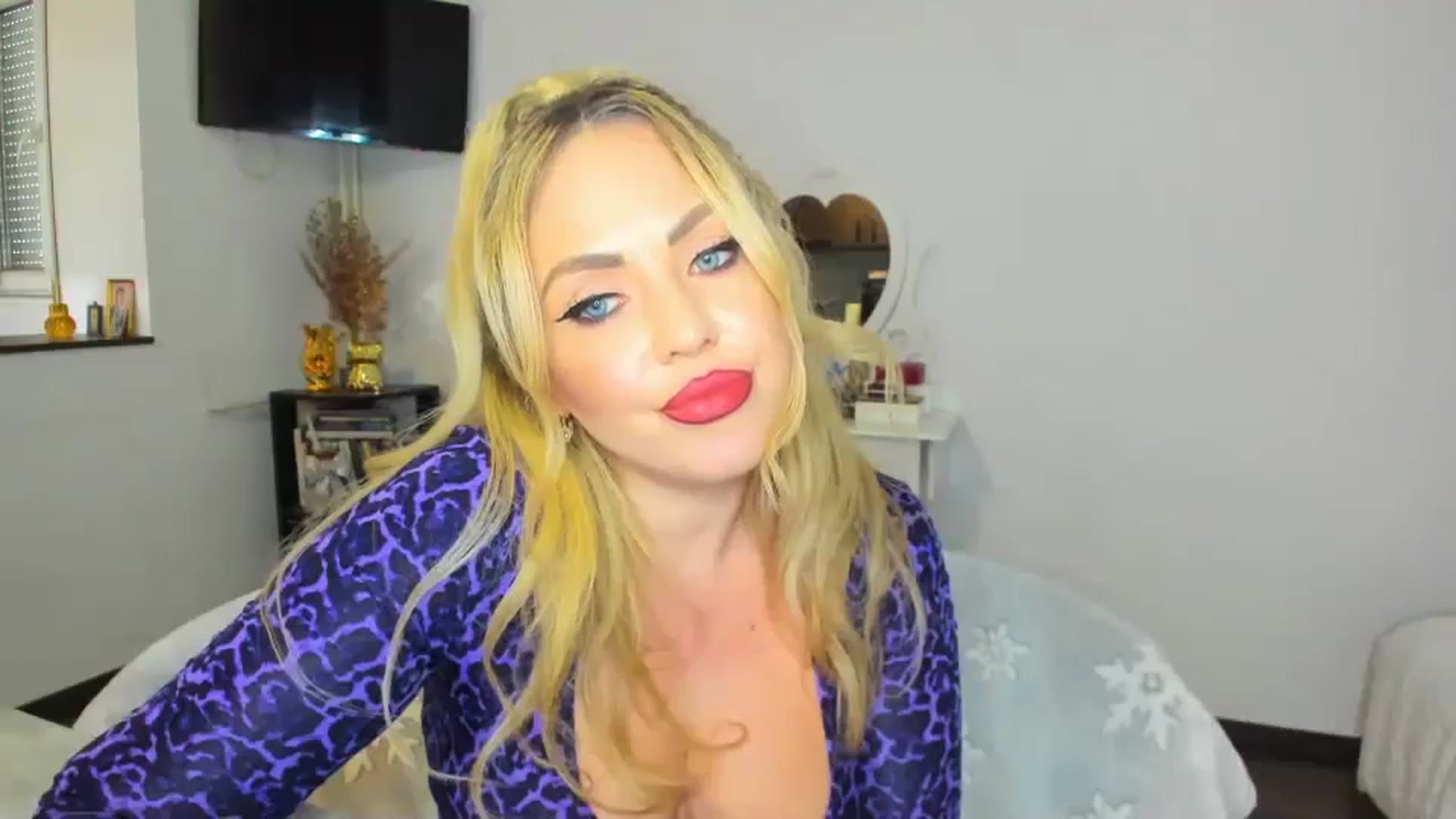 Gallery image thumbnail from MISS_JOY99's myfreecams stream on, 10/27/2024, 12:08 image 13 of 20