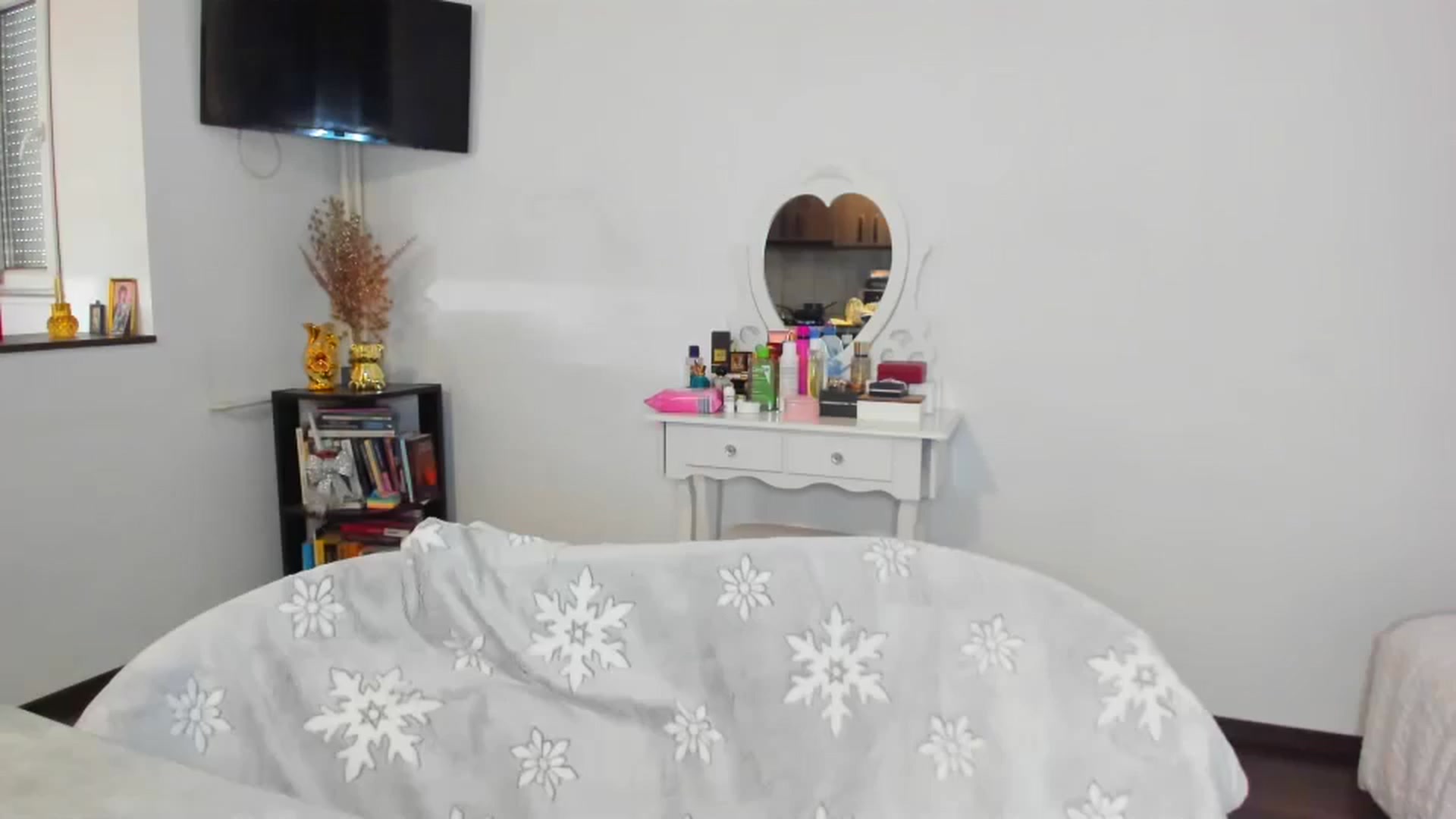Gallery image thumbnail from MISS_JOY99's myfreecams stream on, 10/27/2024, 12:08 image 15 of 20