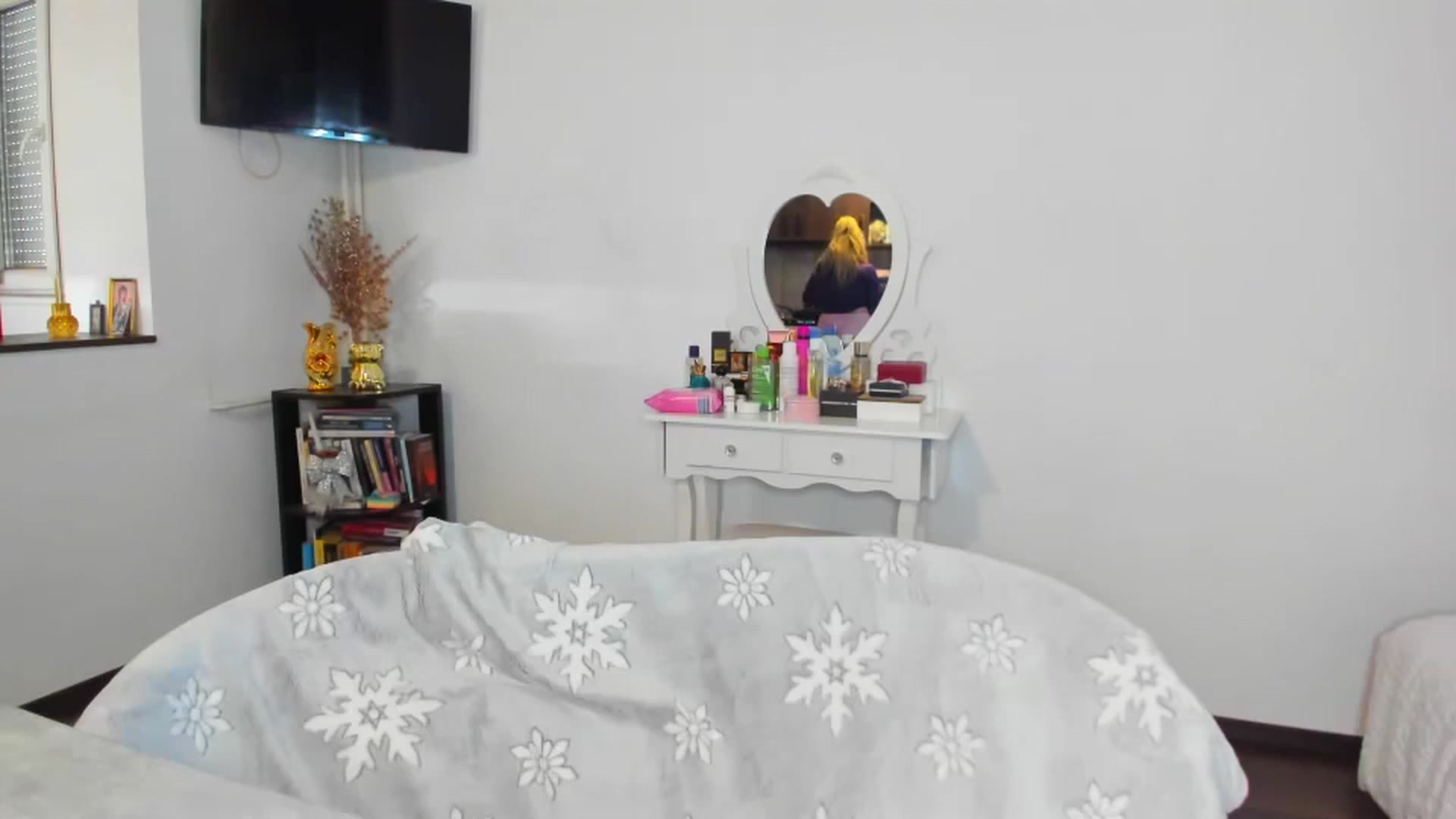 Gallery image thumbnail from MISS_JOY99's myfreecams stream on, 10/27/2024, 12:08 image 16 of 20
