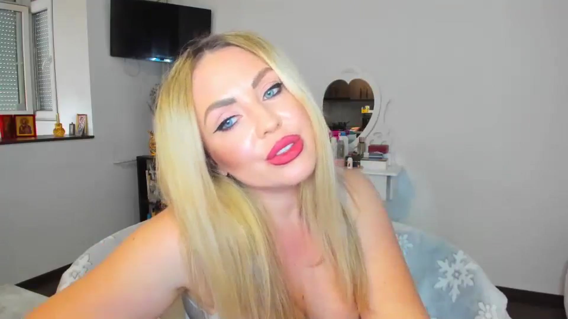 Gallery image thumbnail from MISS_JOY99's myfreecams stream on, 10/30/2024, 13:00 image 11 of 20