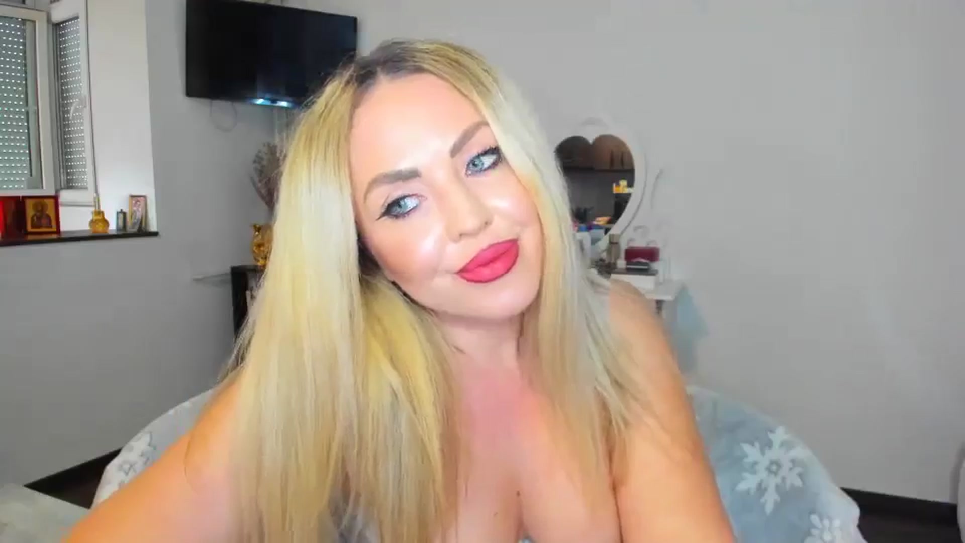 Gallery image thumbnail from MISS_JOY99's myfreecams stream on, 10/30/2024, 13:00 image 12 of 20