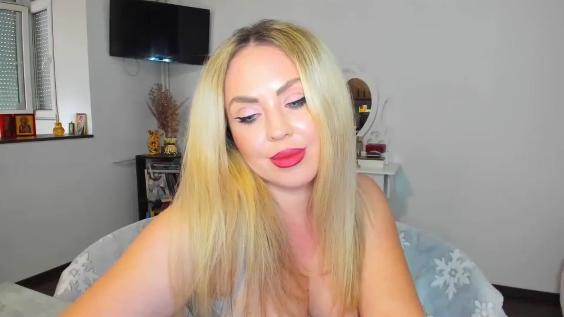 Gallery image thumbnail from MISS_JOY99's myfreecams stream on, 10/30/2024, 13:00 image 10 of 20