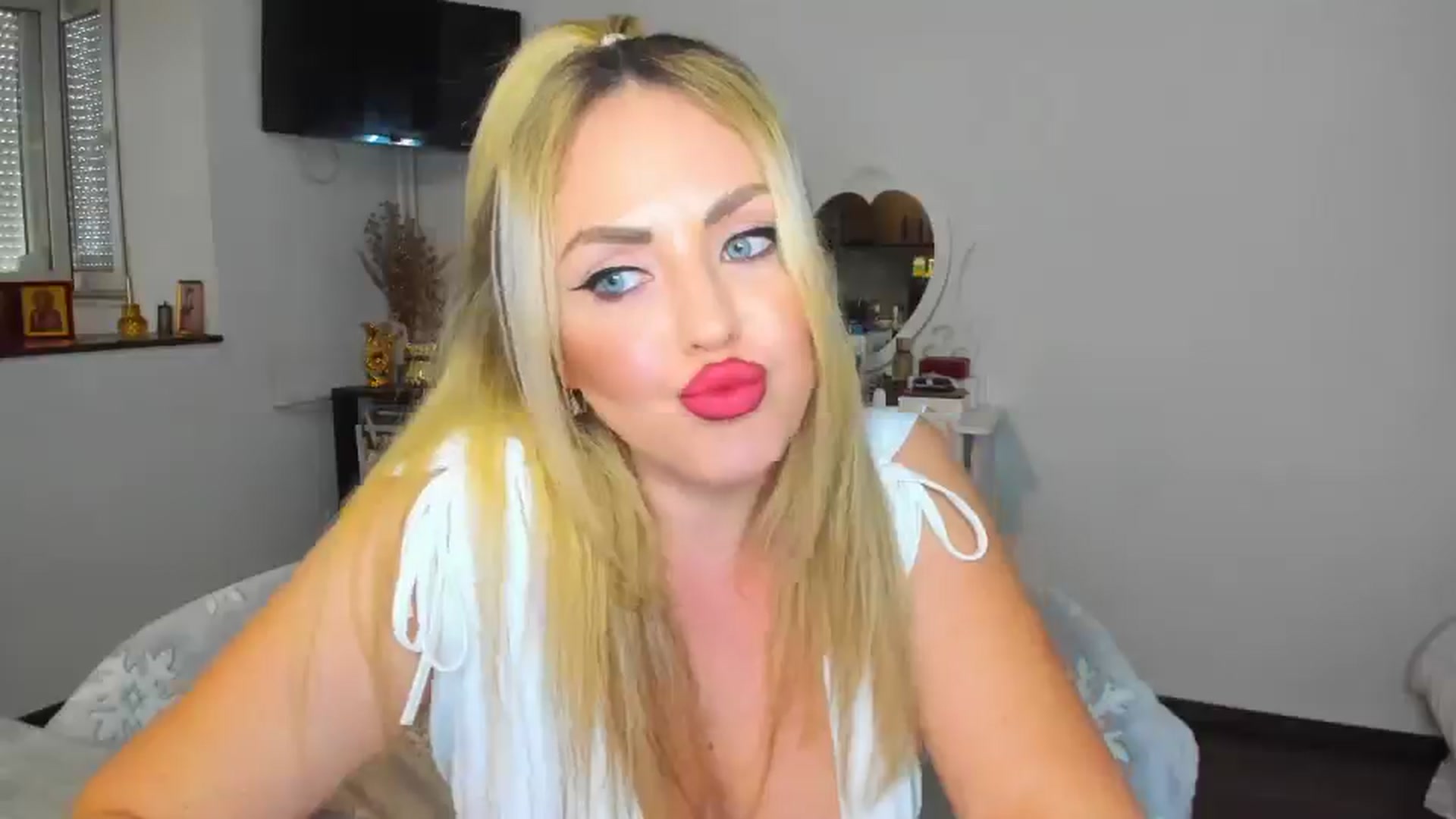 Gallery image thumbnail from MISS_JOY99's myfreecams stream on, 11/01/2024, 12:50 image 20 of 20