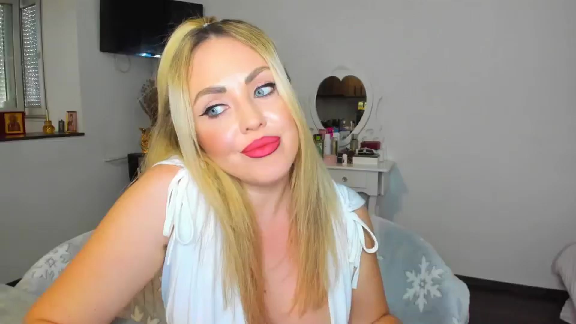Gallery image thumbnail from MISS_JOY99's myfreecams stream on, 11/01/2024, 12:50 image 9 of 20