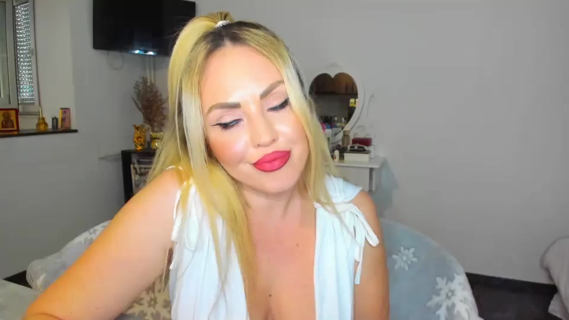 Gallery image thumbnail from MISS_JOY99's myfreecams stream on, 11/01/2024, 12:50 image 3 of 20
