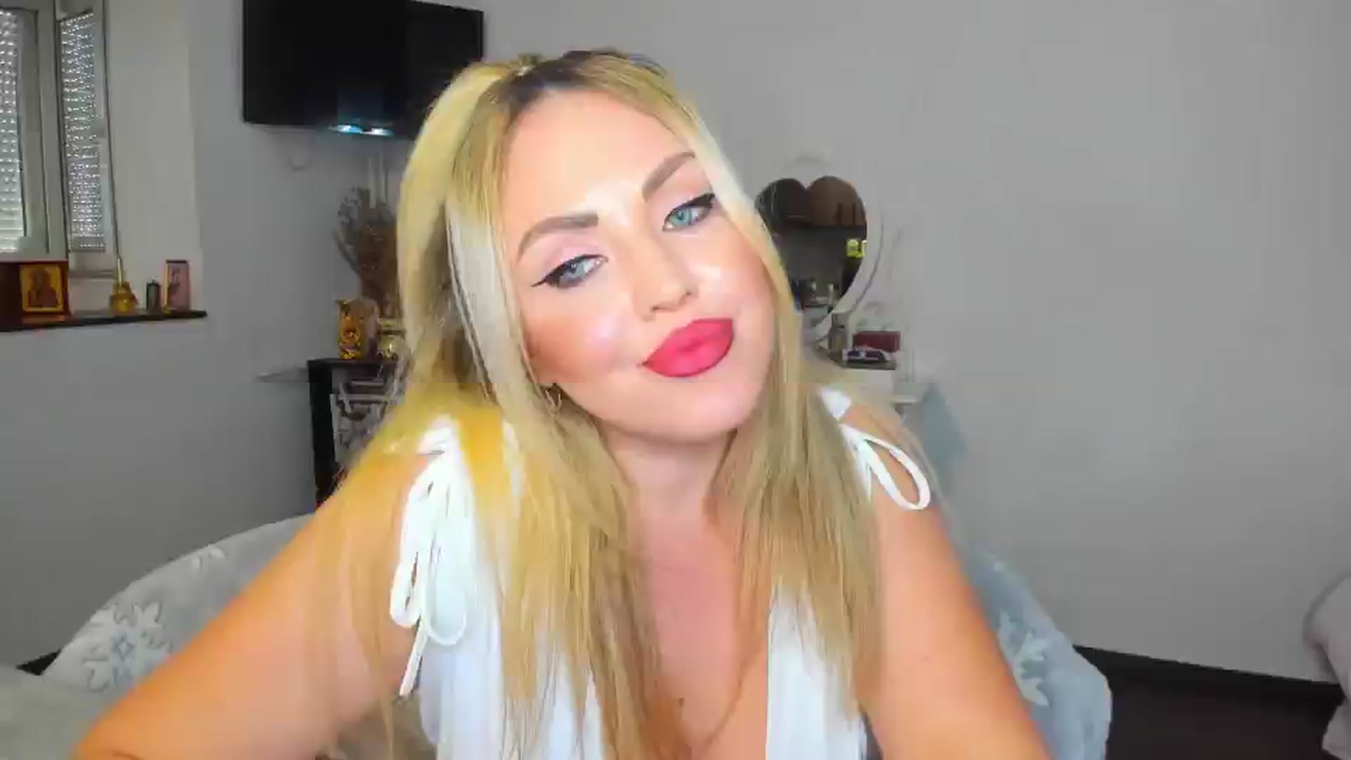 Gallery image thumbnail from MISS_JOY99's myfreecams stream on, 11/01/2024, 12:50 image 19 of 20