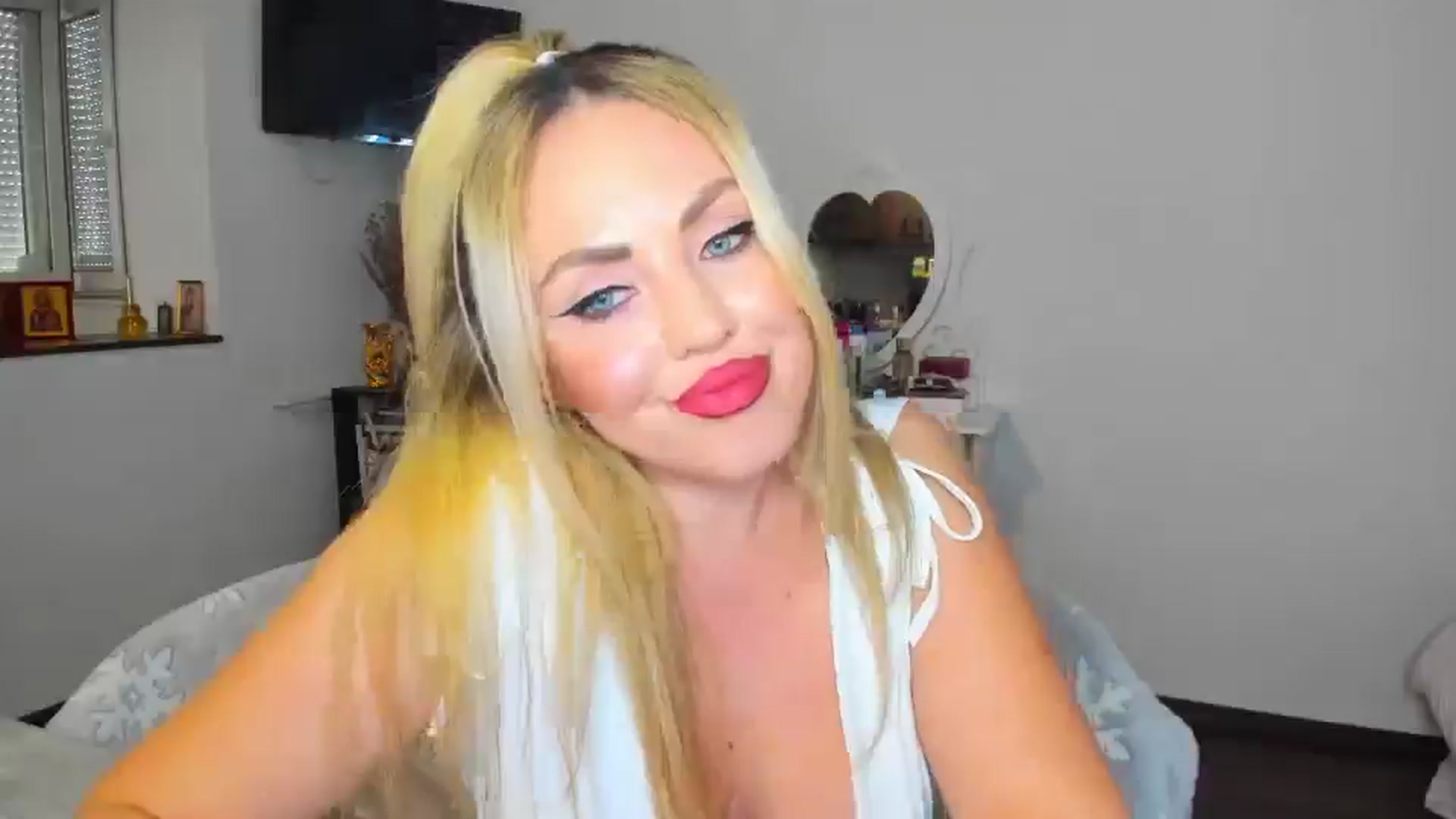 Gallery image thumbnail from MISS_JOY99's myfreecams stream on, 11/01/2024, 12:50 image 18 of 20