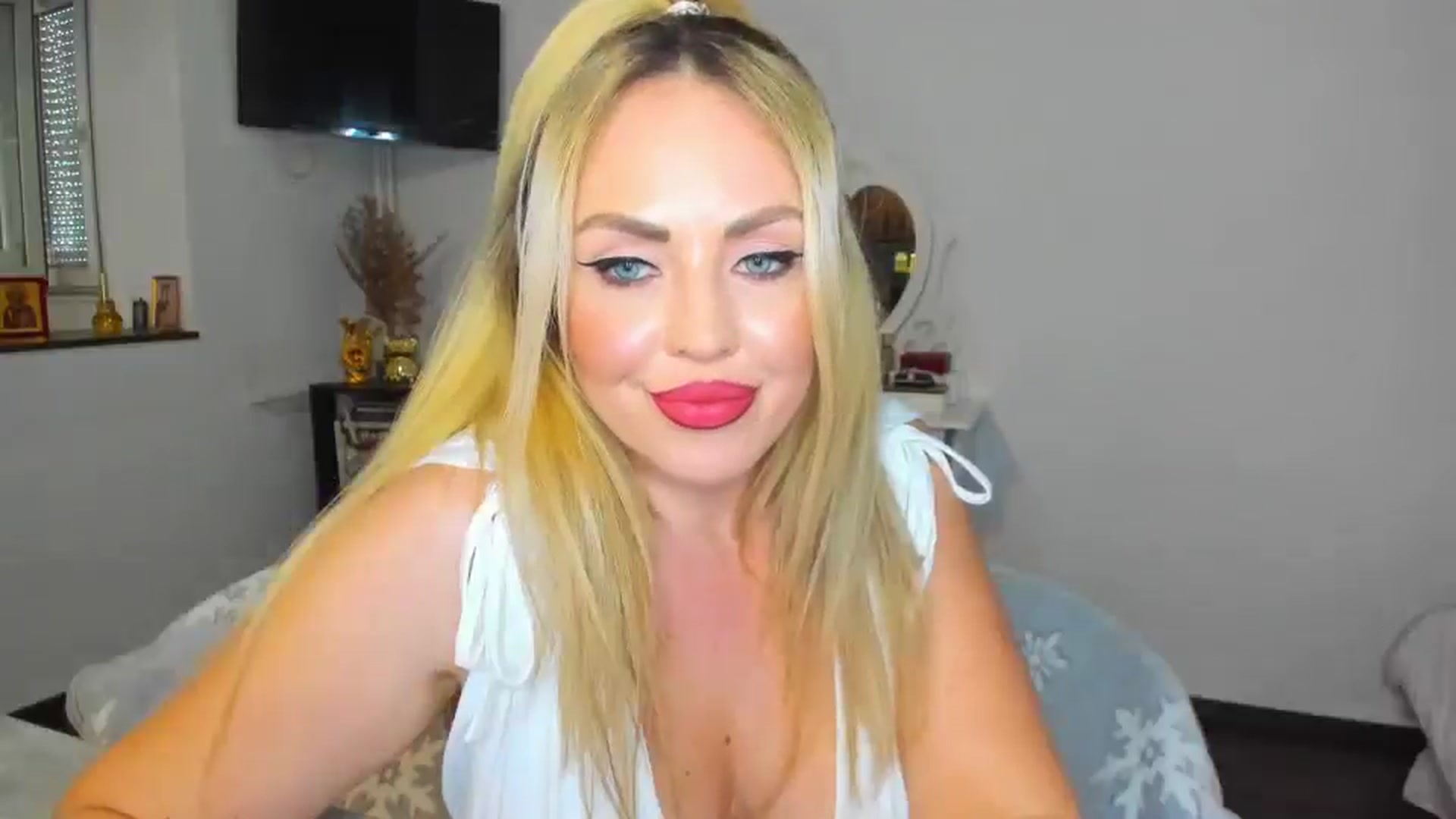 Gallery image thumbnail from MISS_JOY99's myfreecams stream on, 11/01/2024, 12:50 image 6 of 20