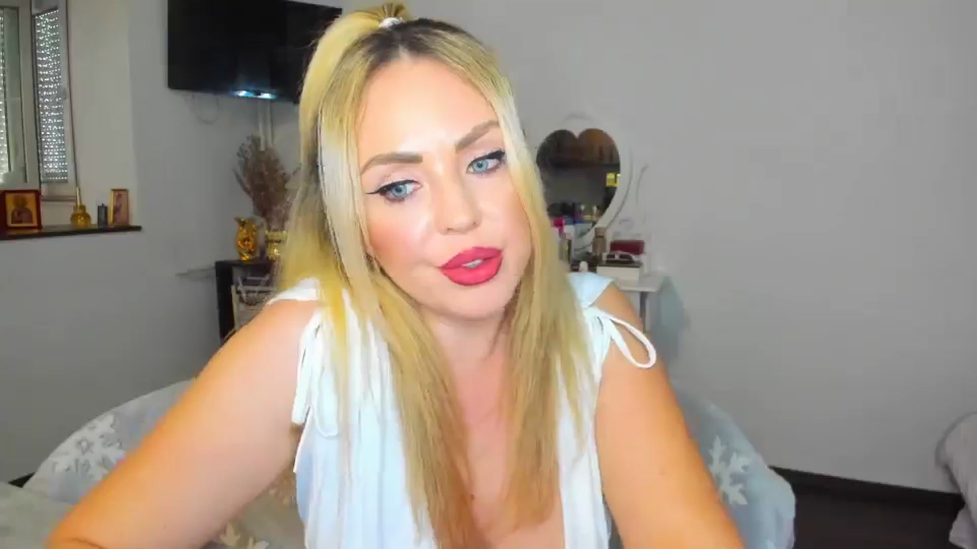 Gallery image thumbnail from MISS_JOY99's myfreecams stream on, 11/01/2024, 12:50 image 11 of 20
