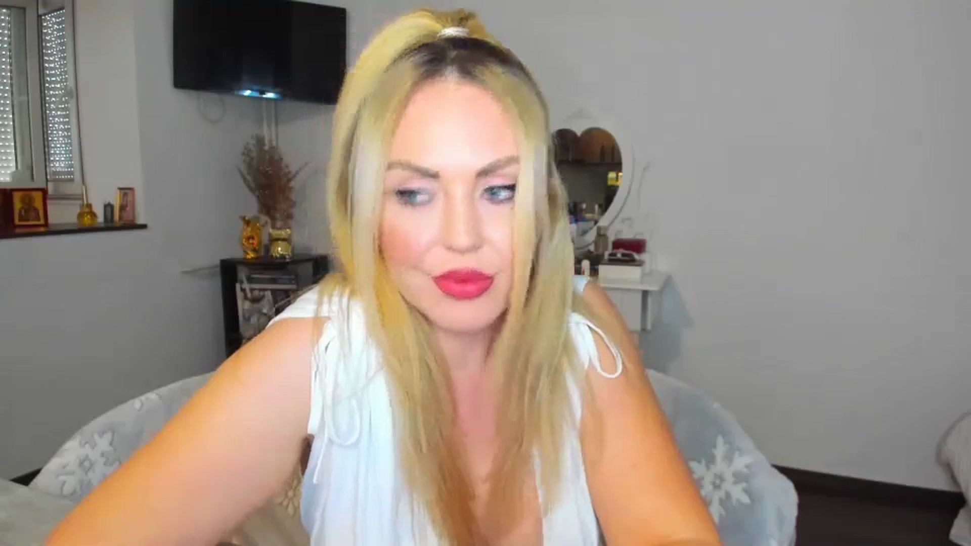 Gallery image thumbnail from MISS_JOY99's myfreecams stream on, 11/01/2024, 12:50 image 15 of 20