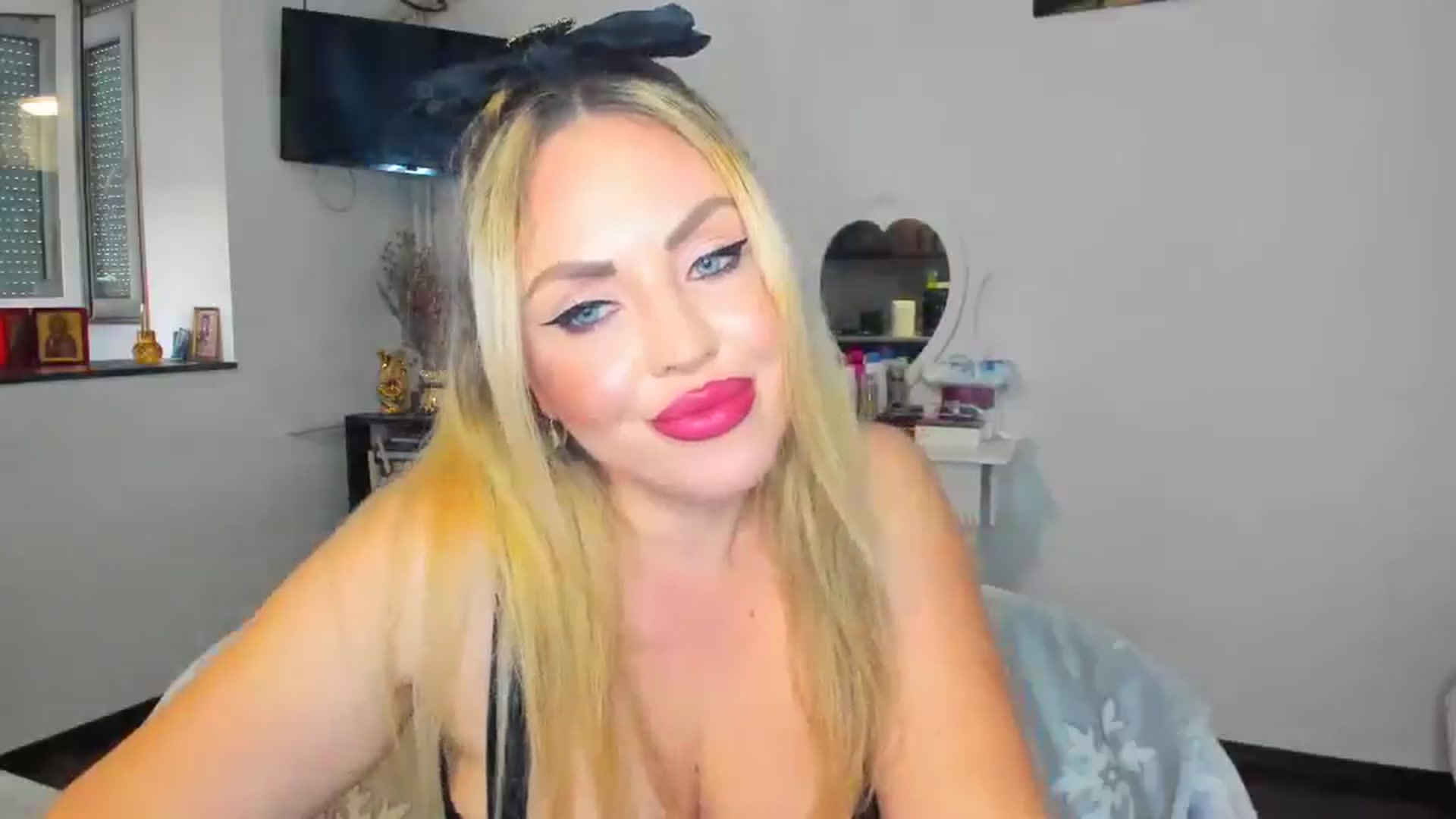 Gallery image thumbnail from MISS_JOY99's myfreecams stream on, 11/03/2024, 12:40 image 14 of 20