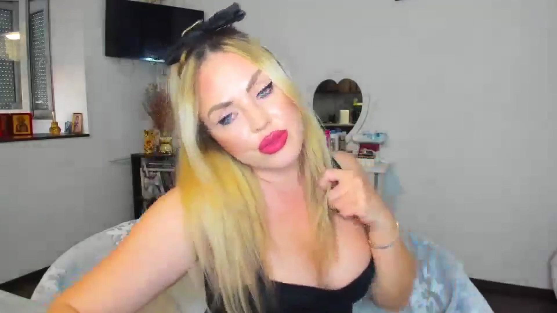 Gallery image thumbnail from MISS_JOY99's myfreecams stream on, 11/03/2024, 13:28 image 17 of 20