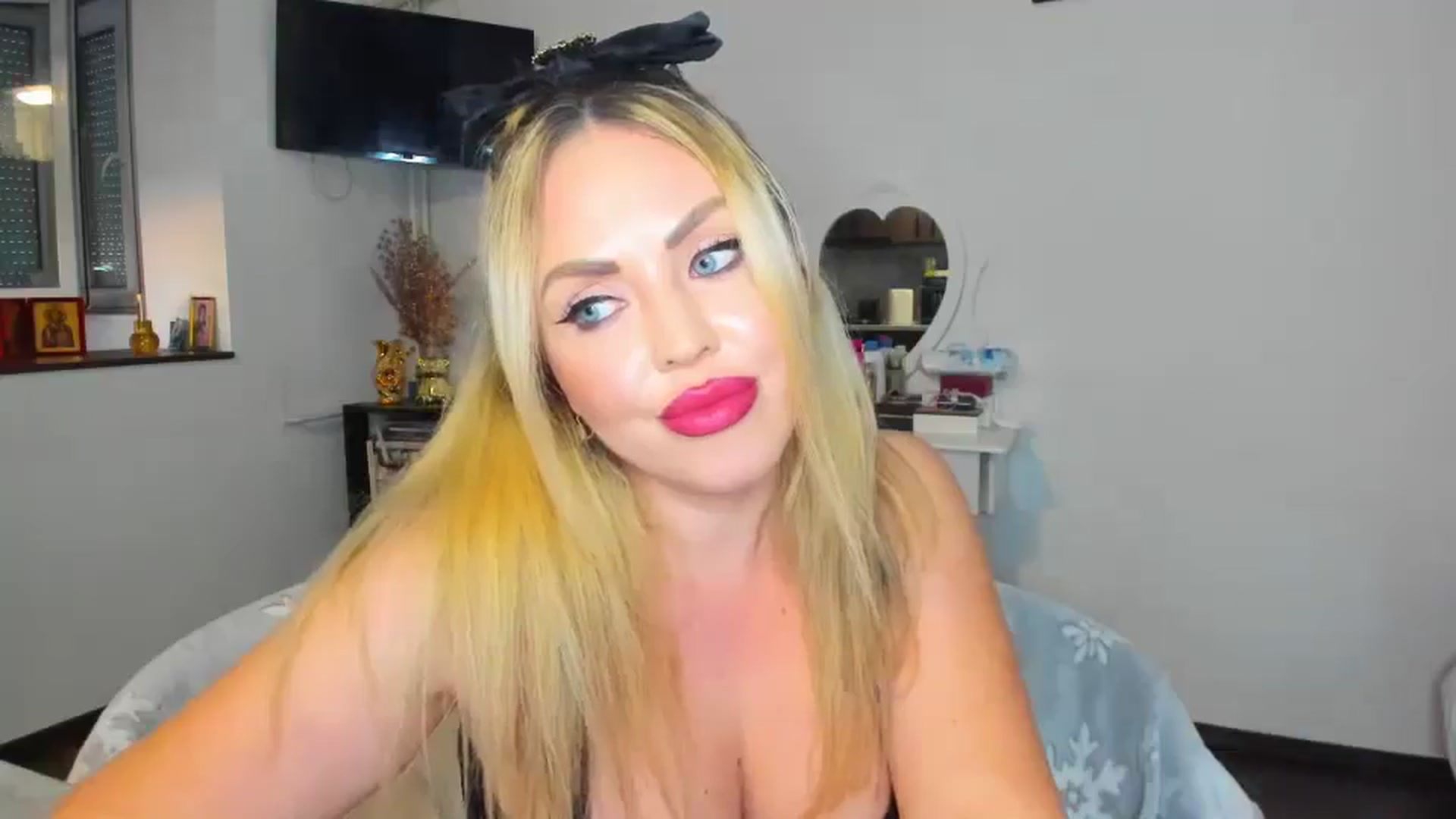 Gallery image thumbnail from MISS_JOY99's myfreecams stream on, 11/03/2024, 14:01 image 8 of 20