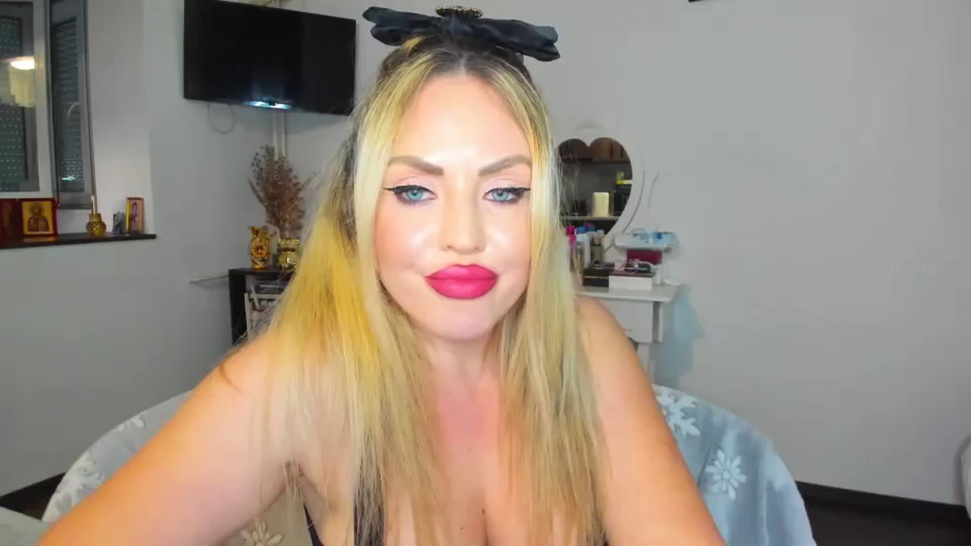 Gallery image thumbnail from MISS_JOY99's myfreecams stream on, 11/03/2024, 14:35 image 8 of 20