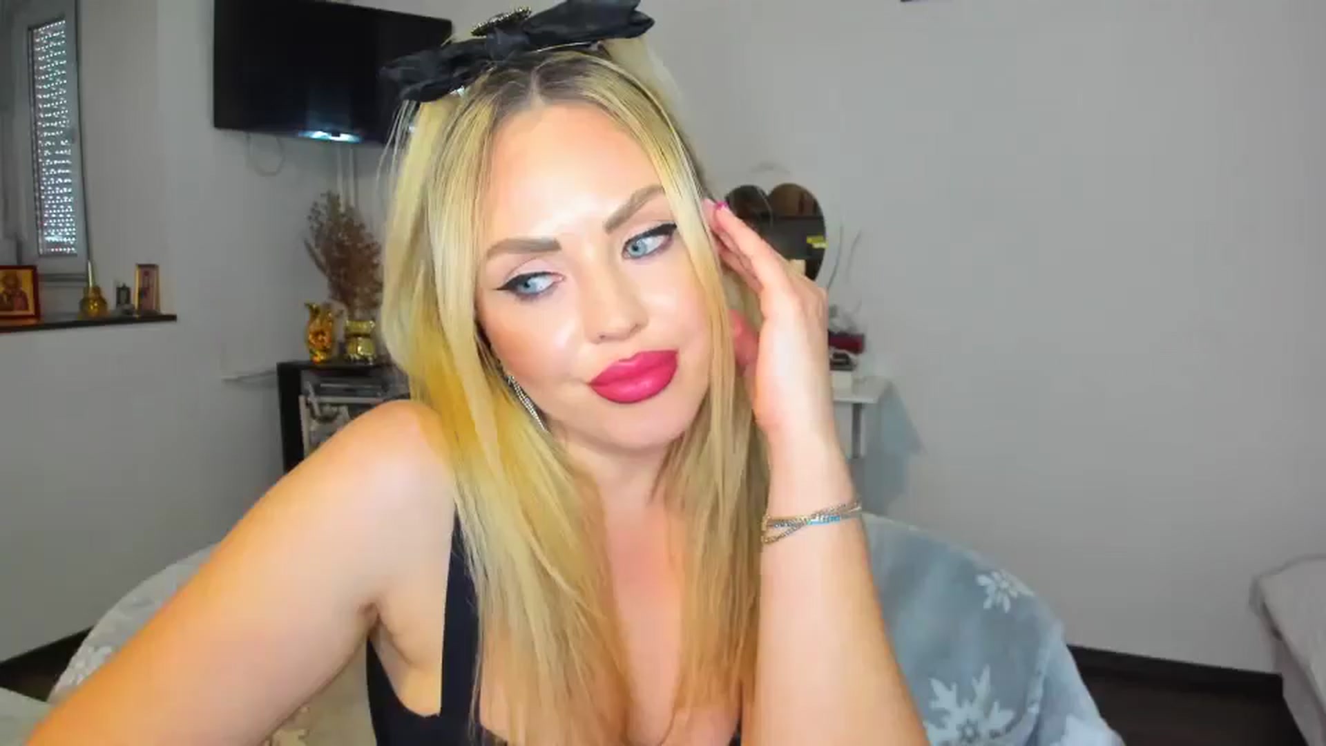 Gallery image thumbnail from MISS_JOY99's myfreecams stream on, 11/04/2024, 10:25 image 4 of 20