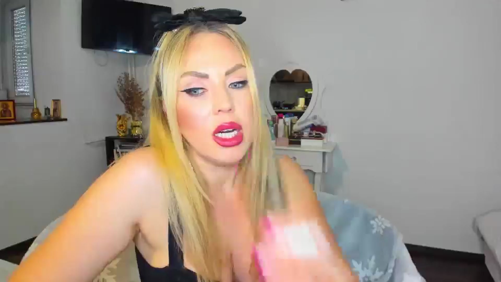Gallery image thumbnail from MISS_JOY99's myfreecams stream on, 11/04/2024, 10:25 image 18 of 20
