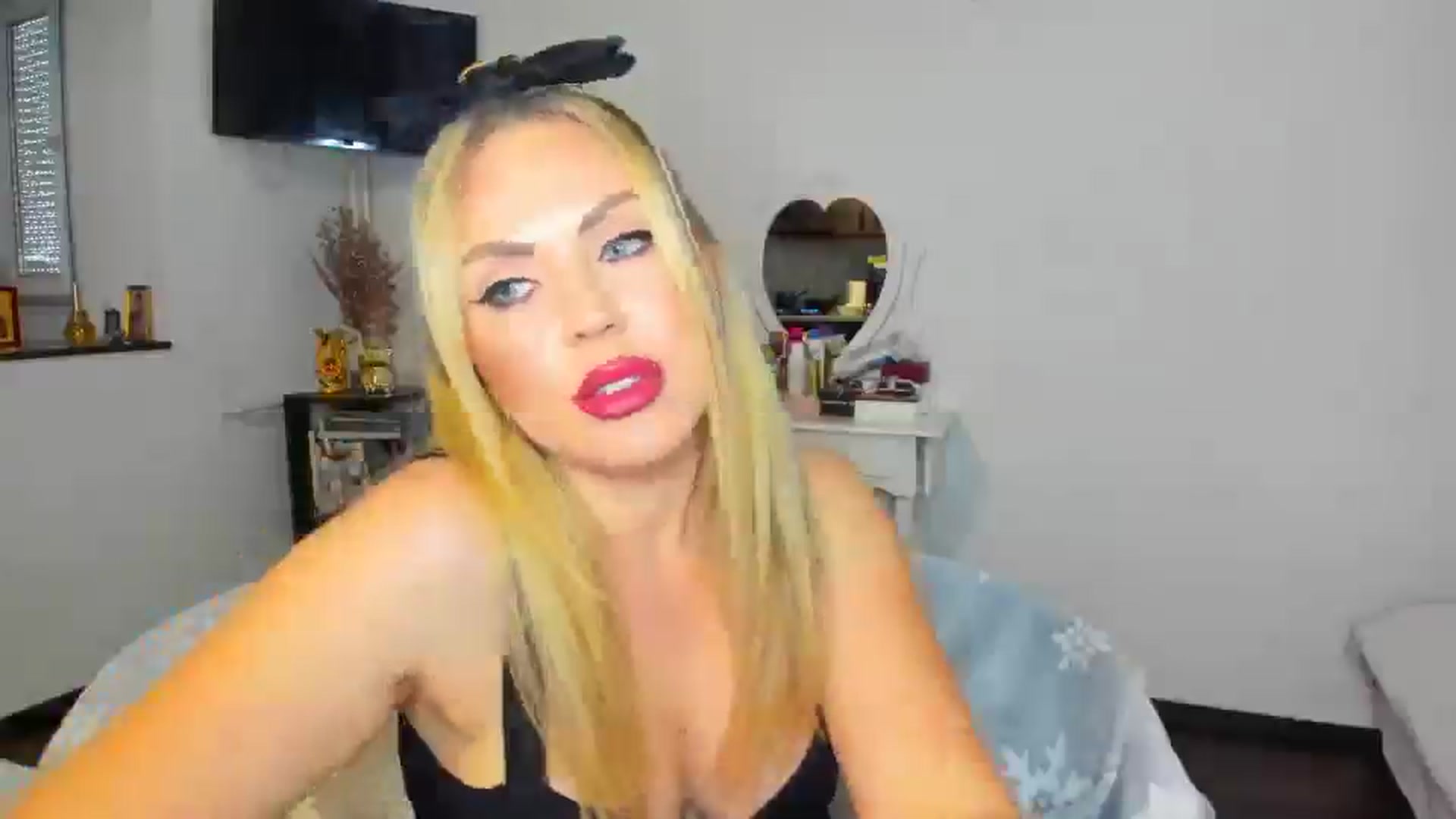 Gallery image thumbnail from MISS_JOY99's myfreecams stream on, 11/04/2024, 10:25 image 20 of 20