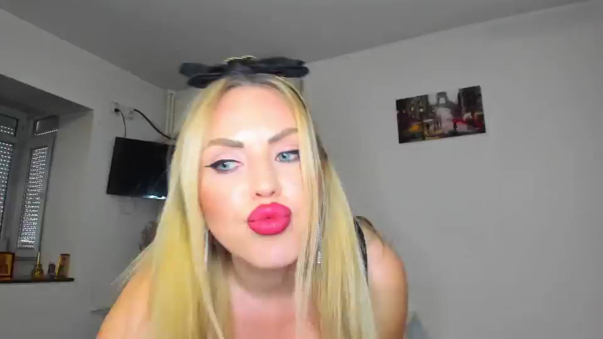 Gallery image thumbnail from MISS_JOY99's myfreecams stream on, 11/04/2024, 10:25 image 1 of 20
