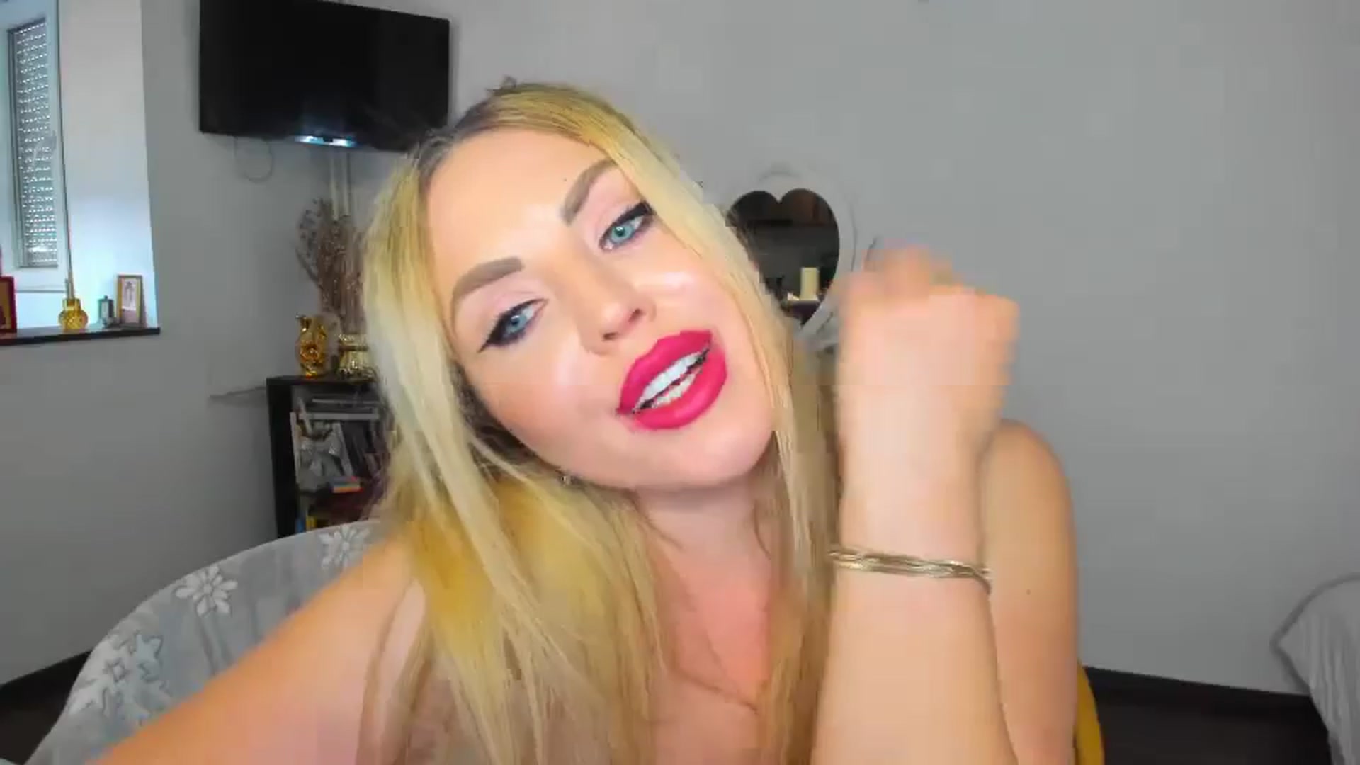 Gallery image thumbnail from MISS_JOY99's myfreecams stream on, 11/05/2024, 08:07 image 12 of 20