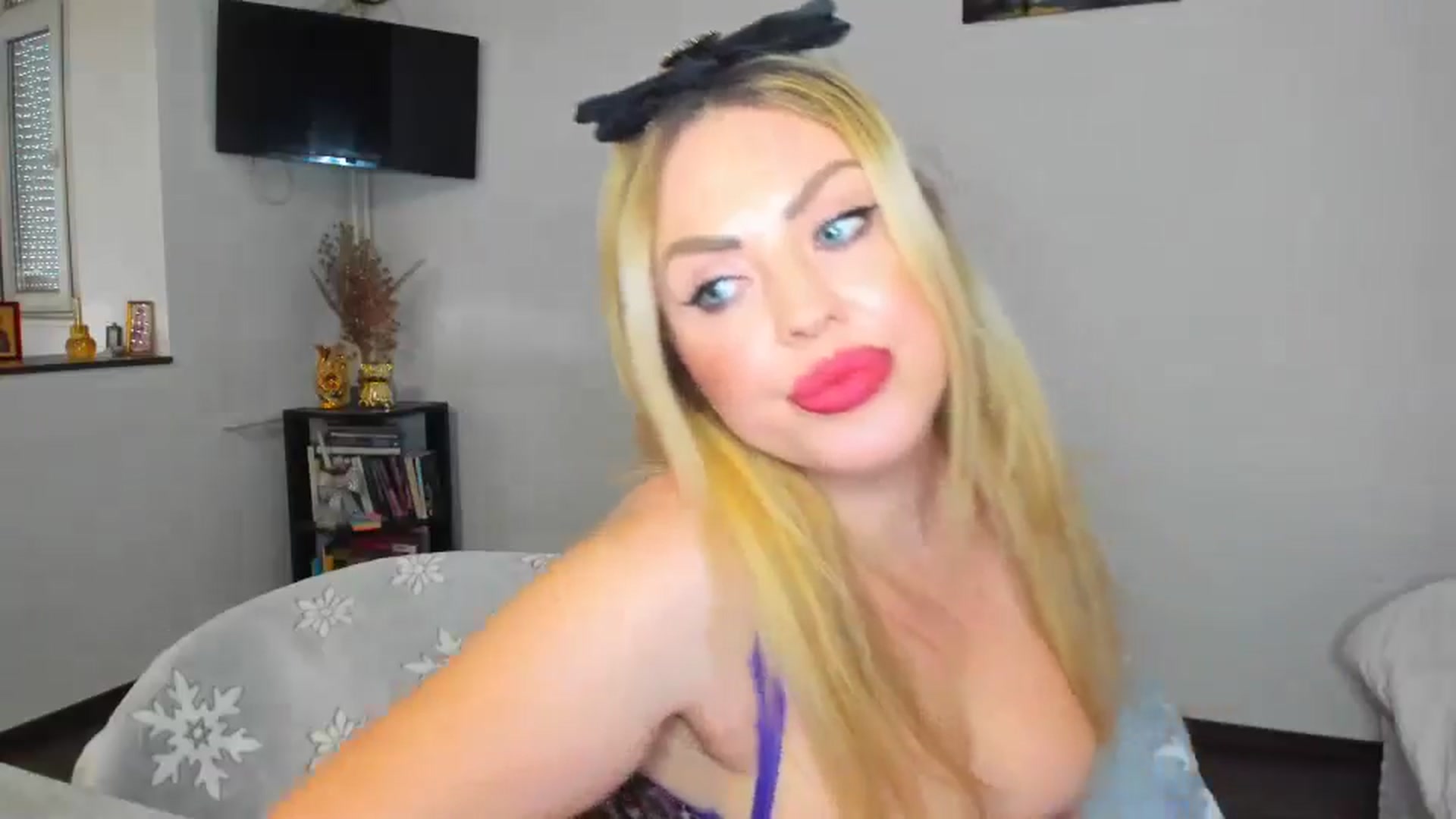 Gallery image thumbnail from MISS_JOY99's myfreecams stream on, 11/08/2024, 12:17 image 8 of 20