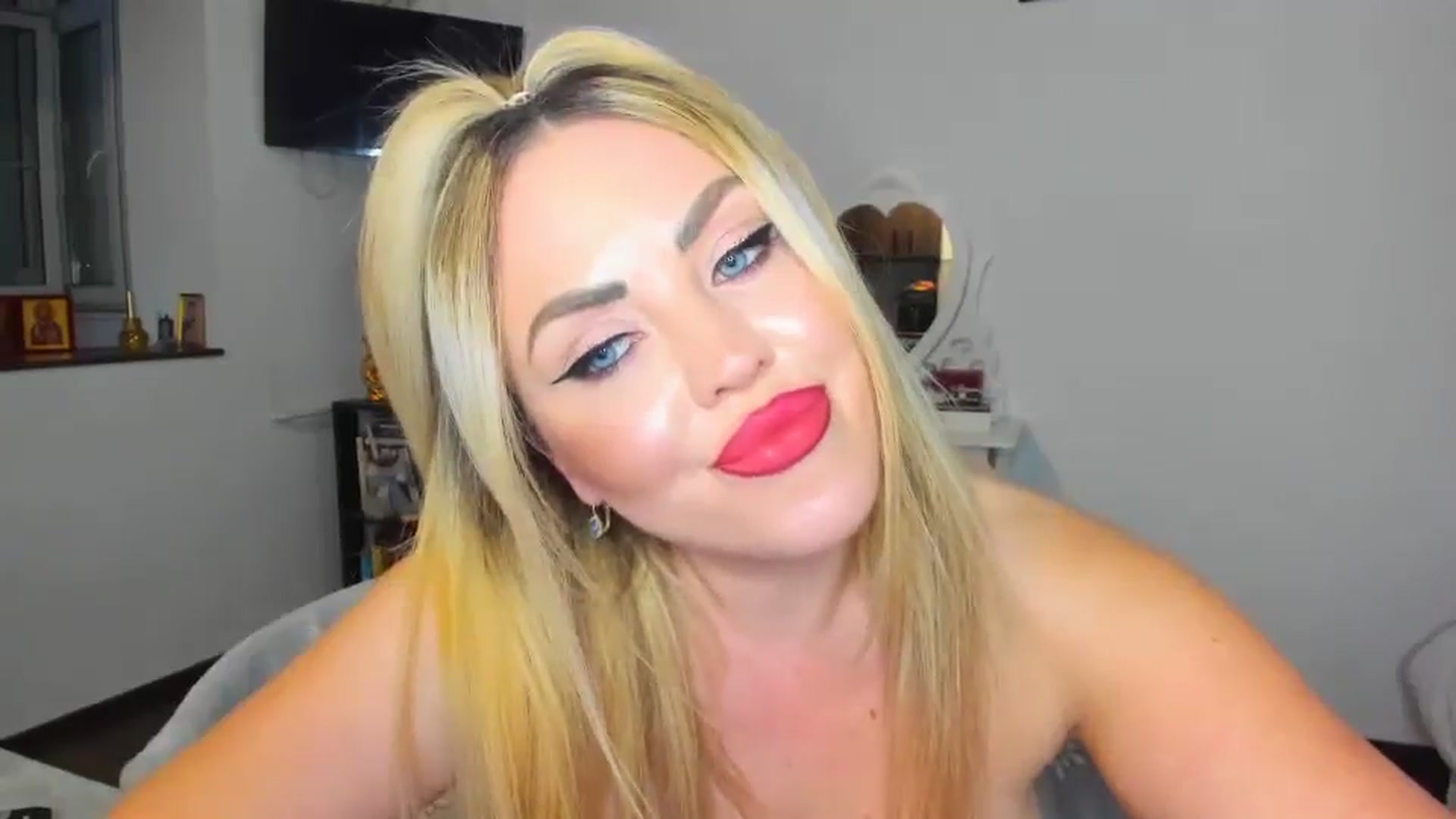 Gallery image thumbnail from MISS_JOY99's myfreecams stream on, 11/09/2024, 15:09 image 9 of 20